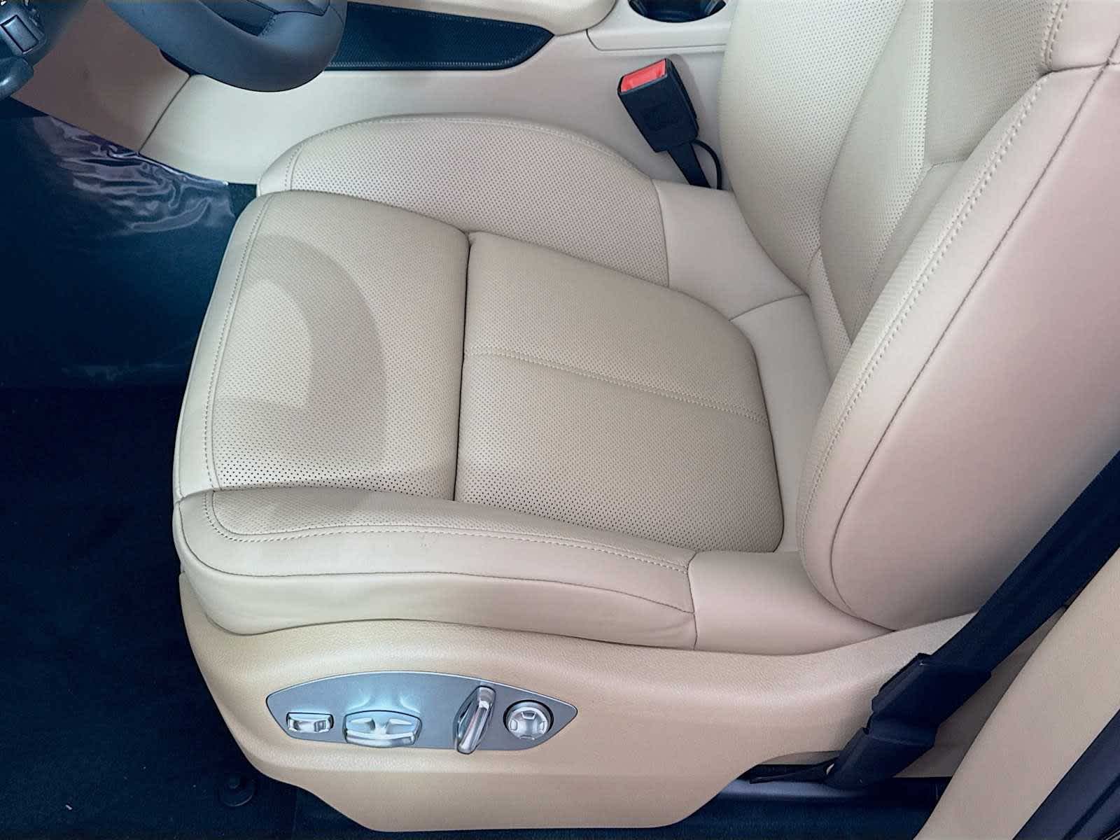 Thumbnail: 2026 Porsche Macan - 15