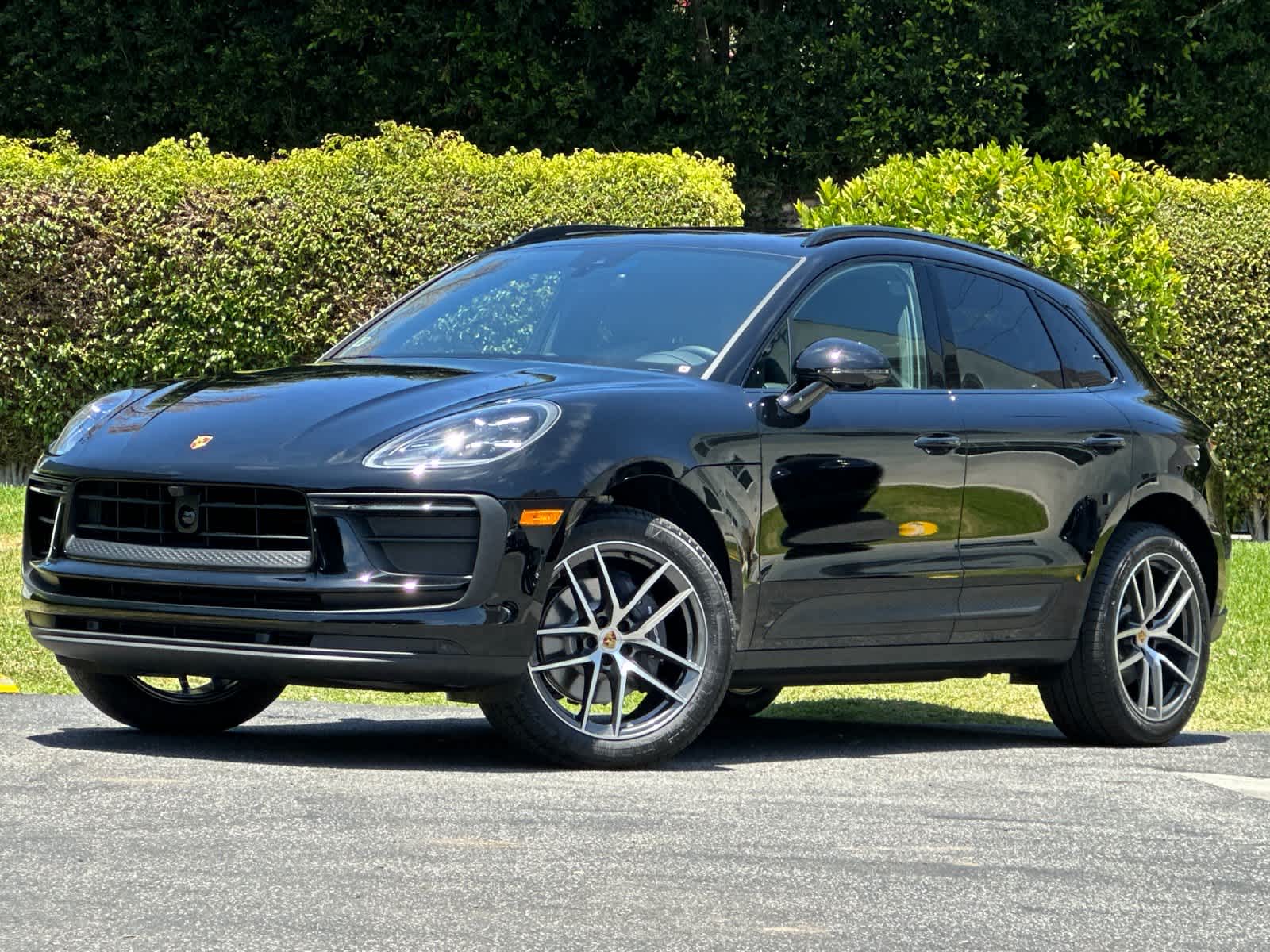 Thumbnail: 2026 Porsche Macan - 1