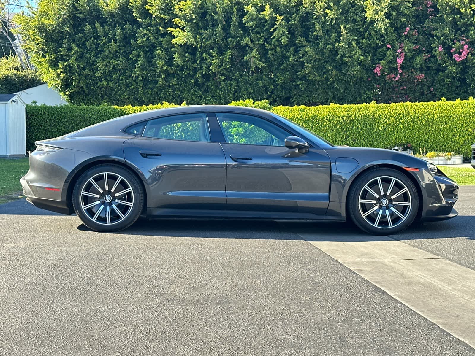 Thumbnail: 2022 Porsche Taycan - 9
