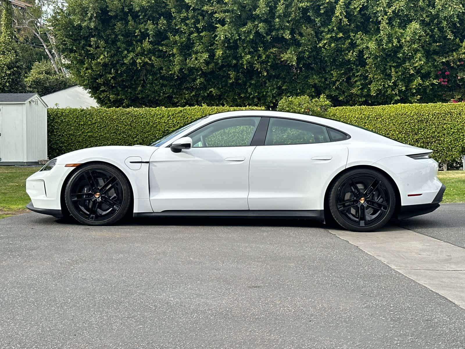 Thumbnail: 2025 Porsche Taycan - 2