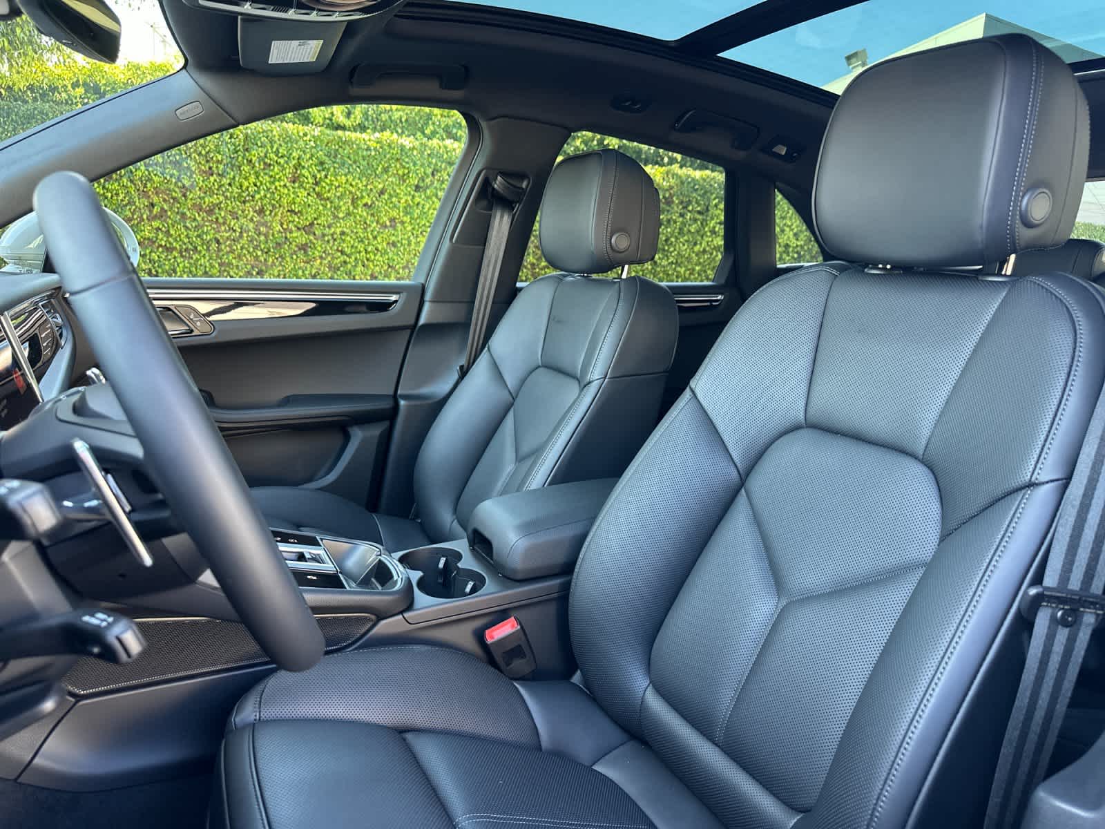 Thumbnail: 2026 Porsche Macan - 5