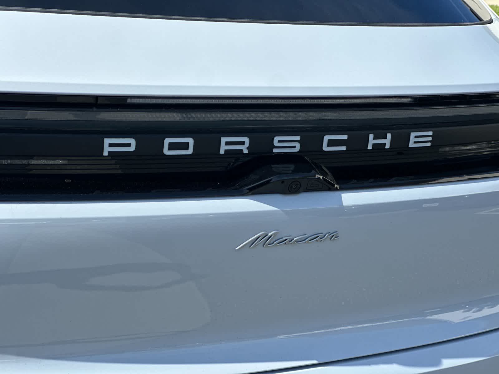 Thumbnail: 2026 Porsche Macan - 32