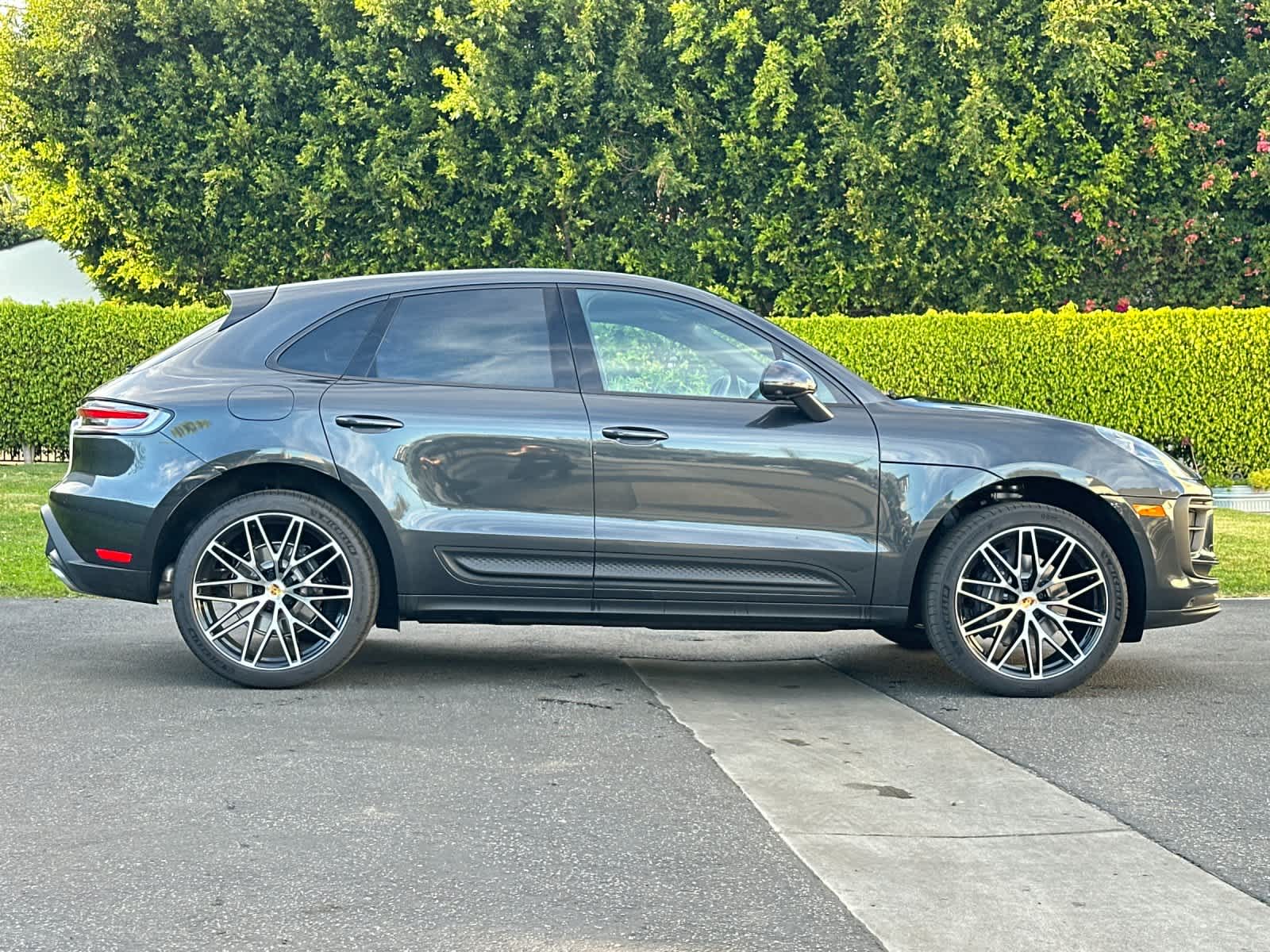 Thumbnail: 2026 Porsche Macan - 9