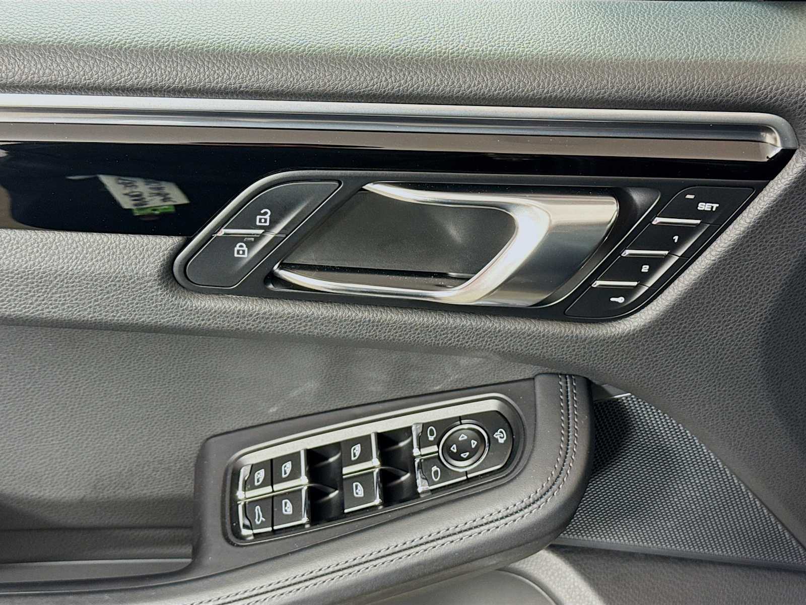 Thumbnail: 2022 Porsche Macan - 15