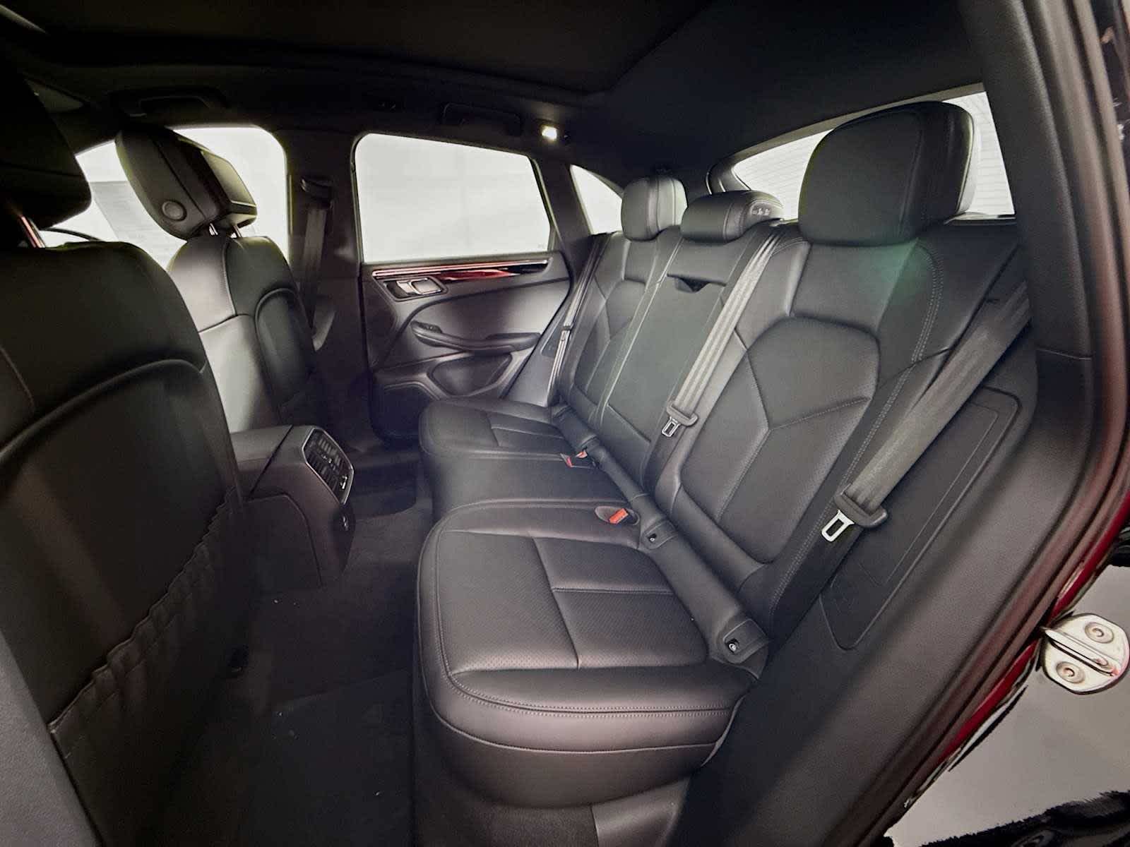 Thumbnail: 2025 Porsche Macan - 17