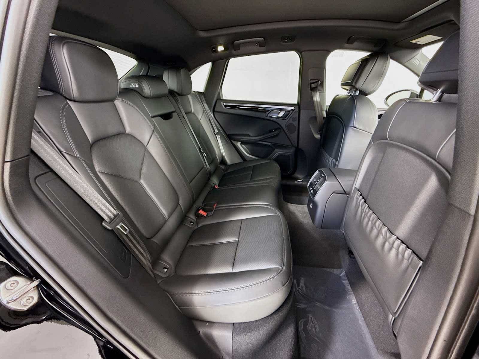 Thumbnail: 2026 Porsche Macan - 20