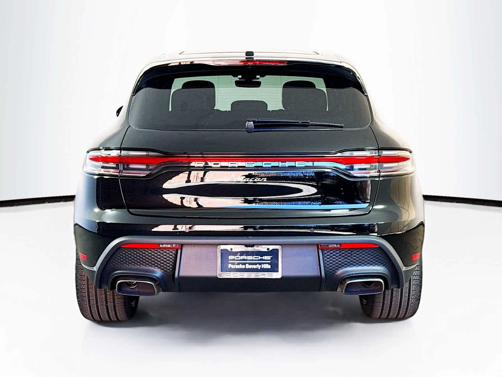 Thumbnail: 2026 Porsche Macan - 10