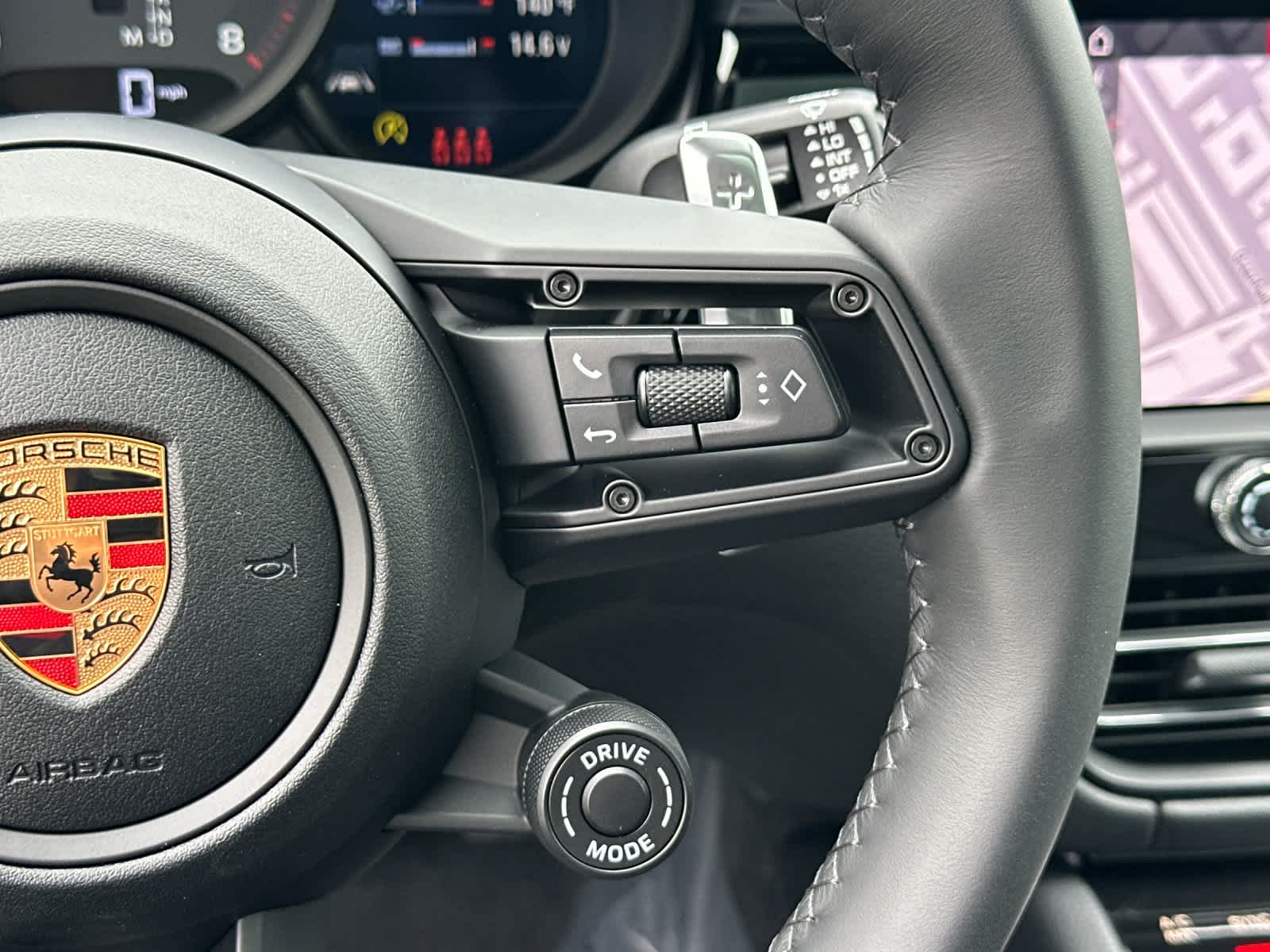 Thumbnail: 2026 Porsche Macan - 27