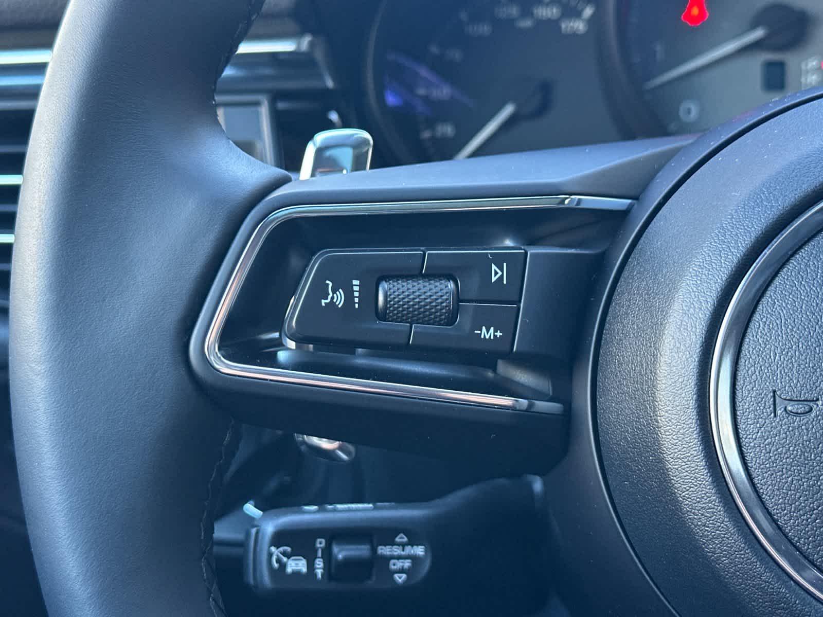 Thumbnail: 2026 Porsche Macan - 27