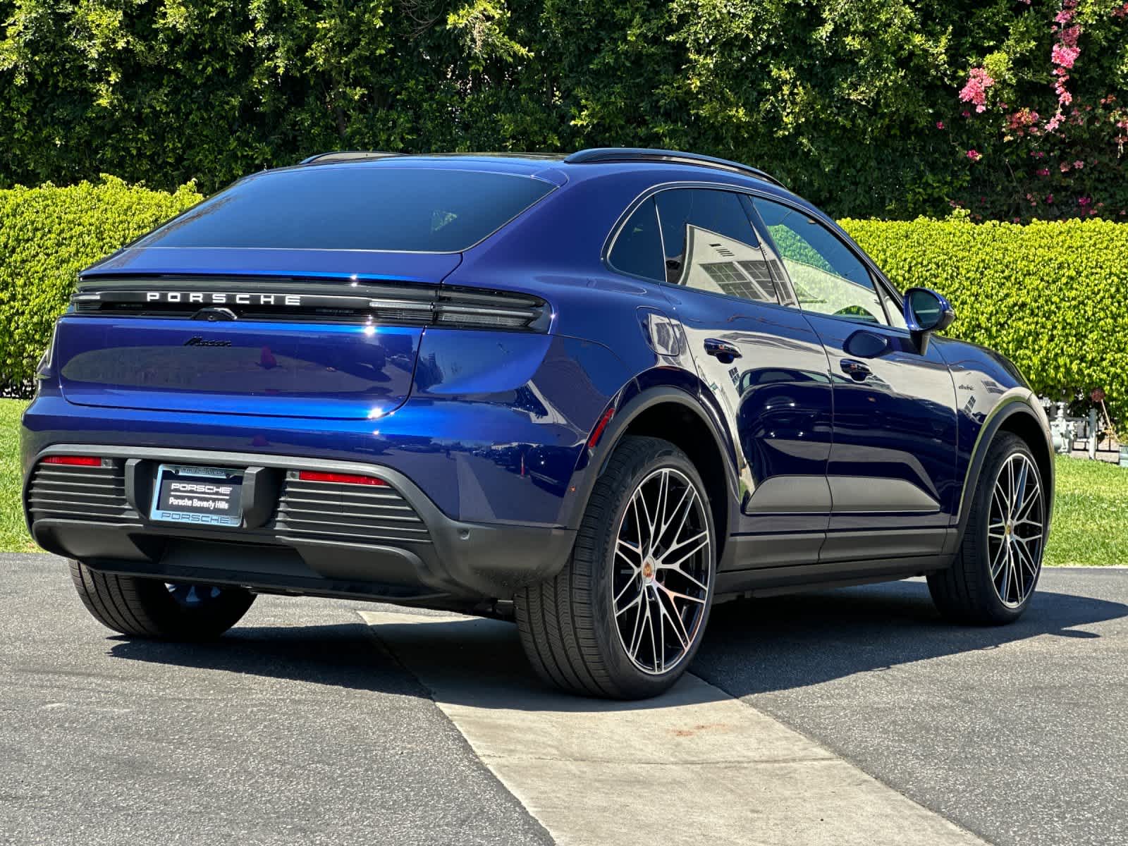 Thumbnail: 2026 Porsche Macan - 8
