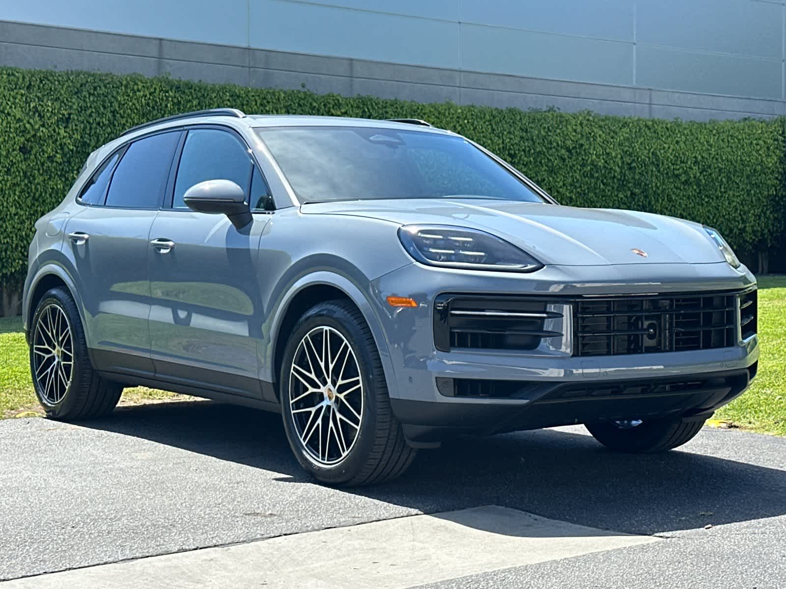 Thumbnail: 2026 Porsche Cayenne - 10