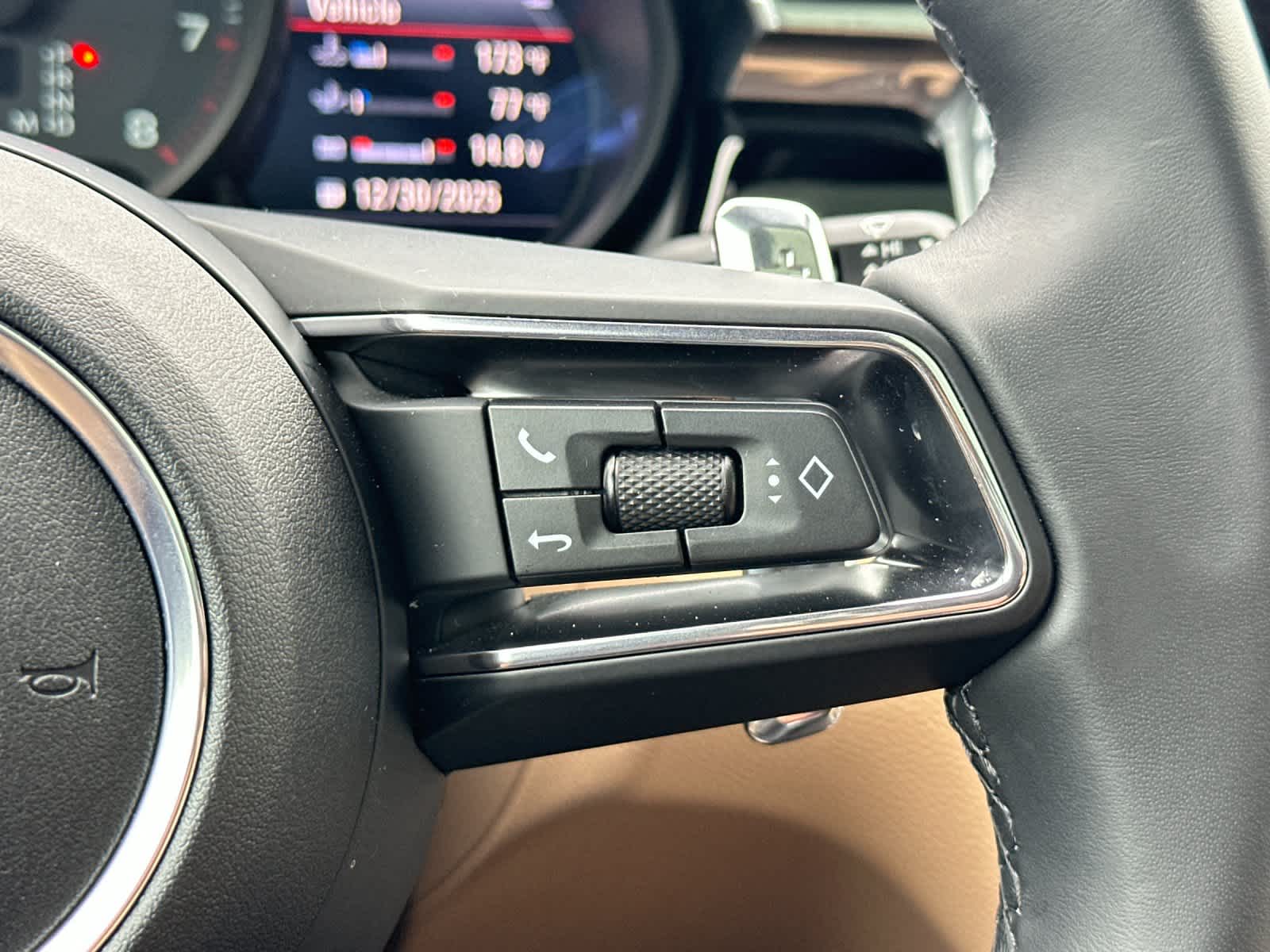 Thumbnail: 2025 Porsche Macan - 27