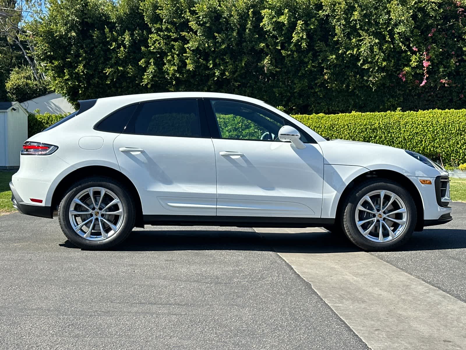 Thumbnail: 2026 Porsche Macan - 9