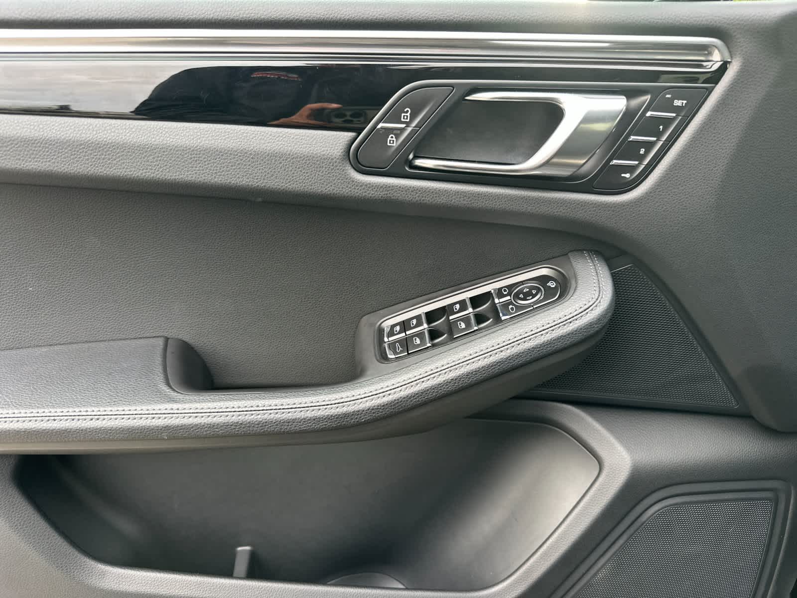 Thumbnail: 2025 Porsche Macan - 12