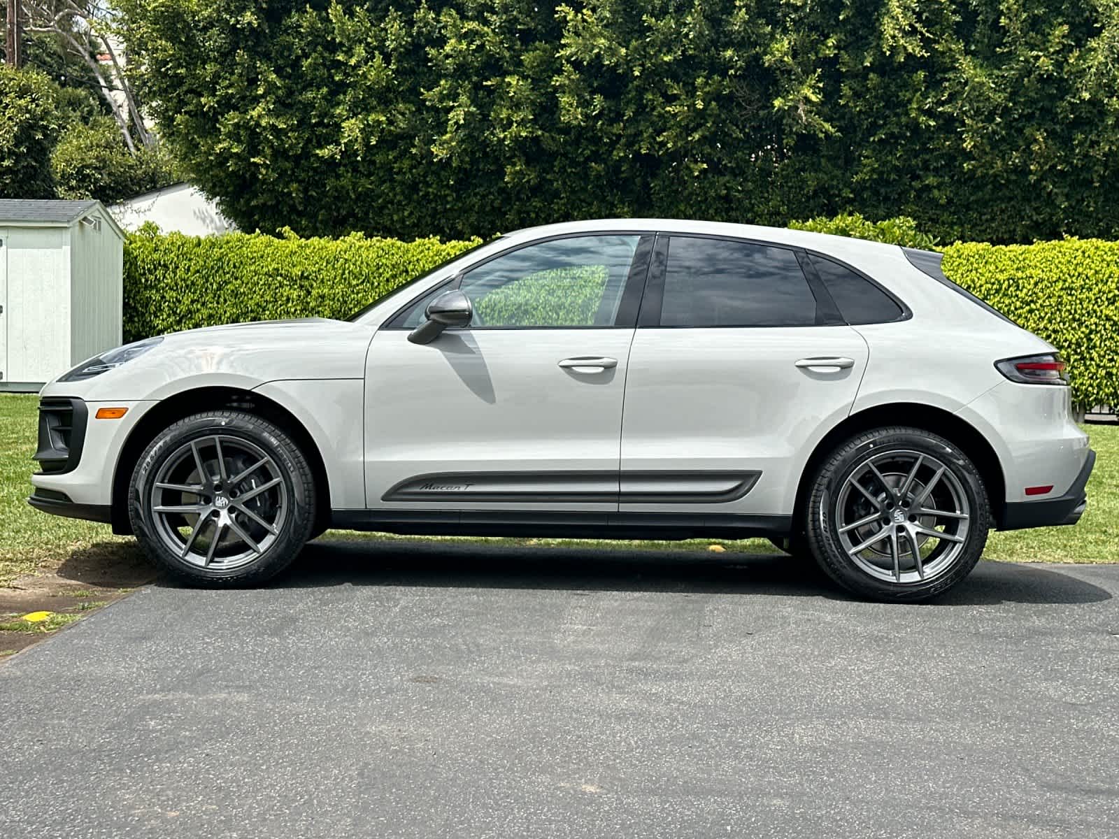 Thumbnail: 2026 Porsche Macan - 2