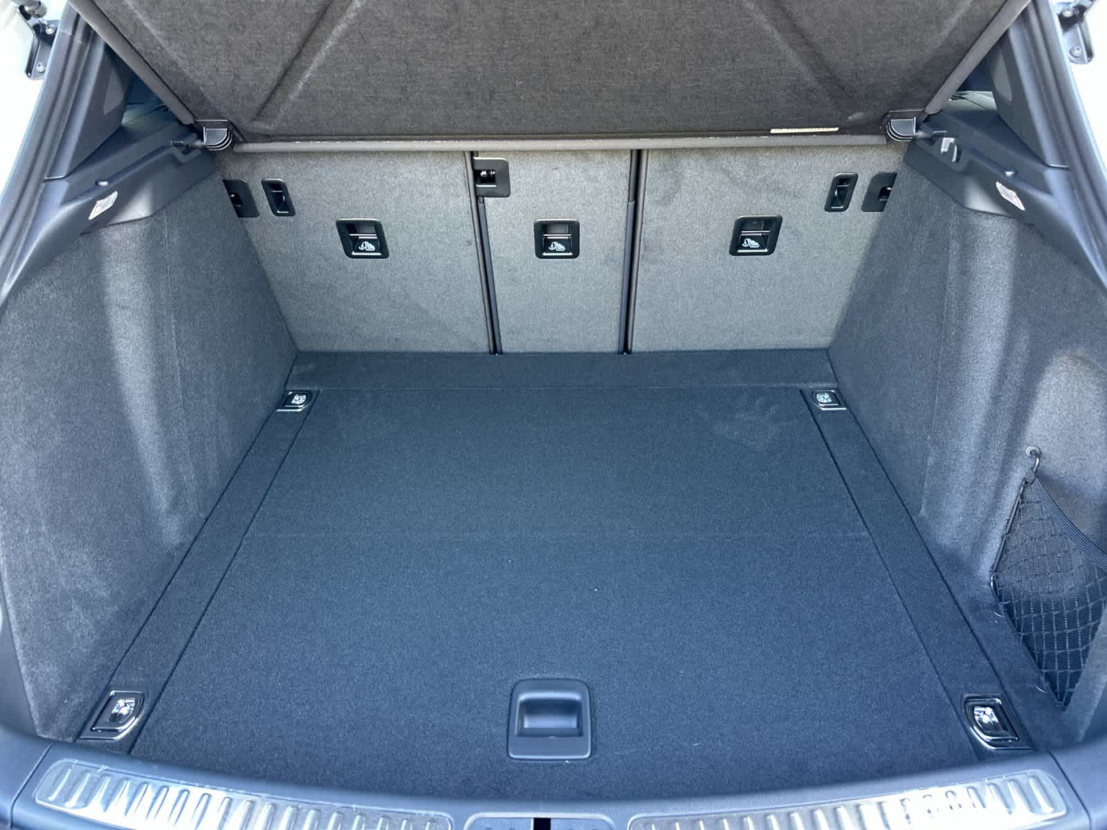 Thumbnail: 2026 Porsche Macan - 16