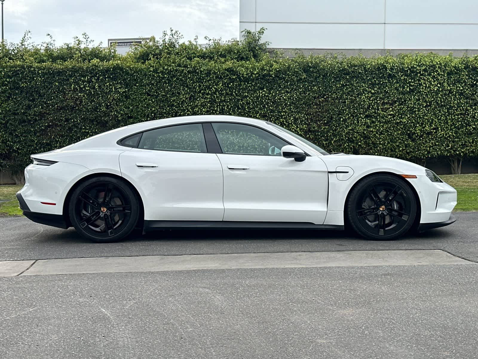 Thumbnail: 2025 Porsche Taycan - 9