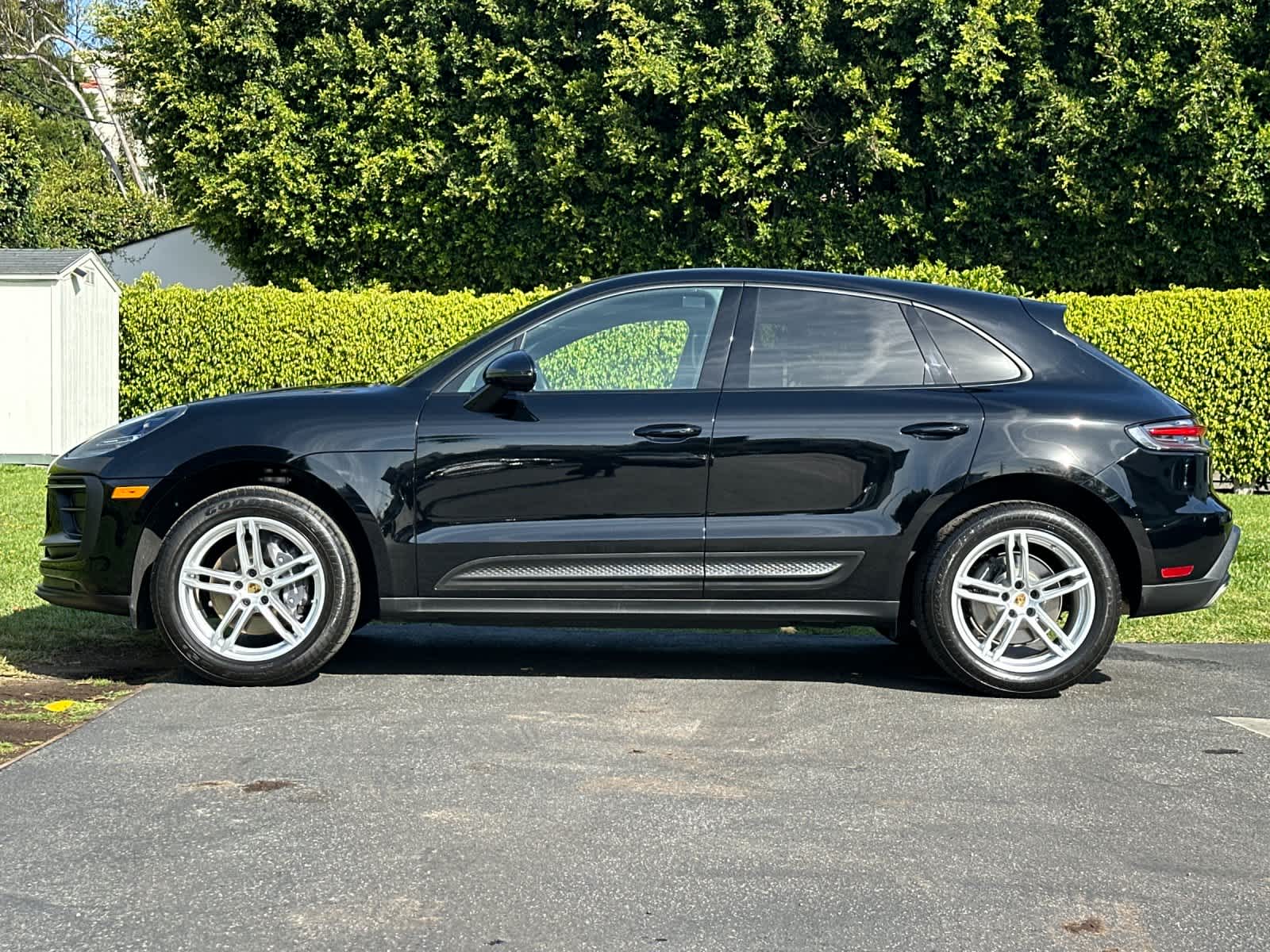 Thumbnail: 2025 Porsche Macan - 2
