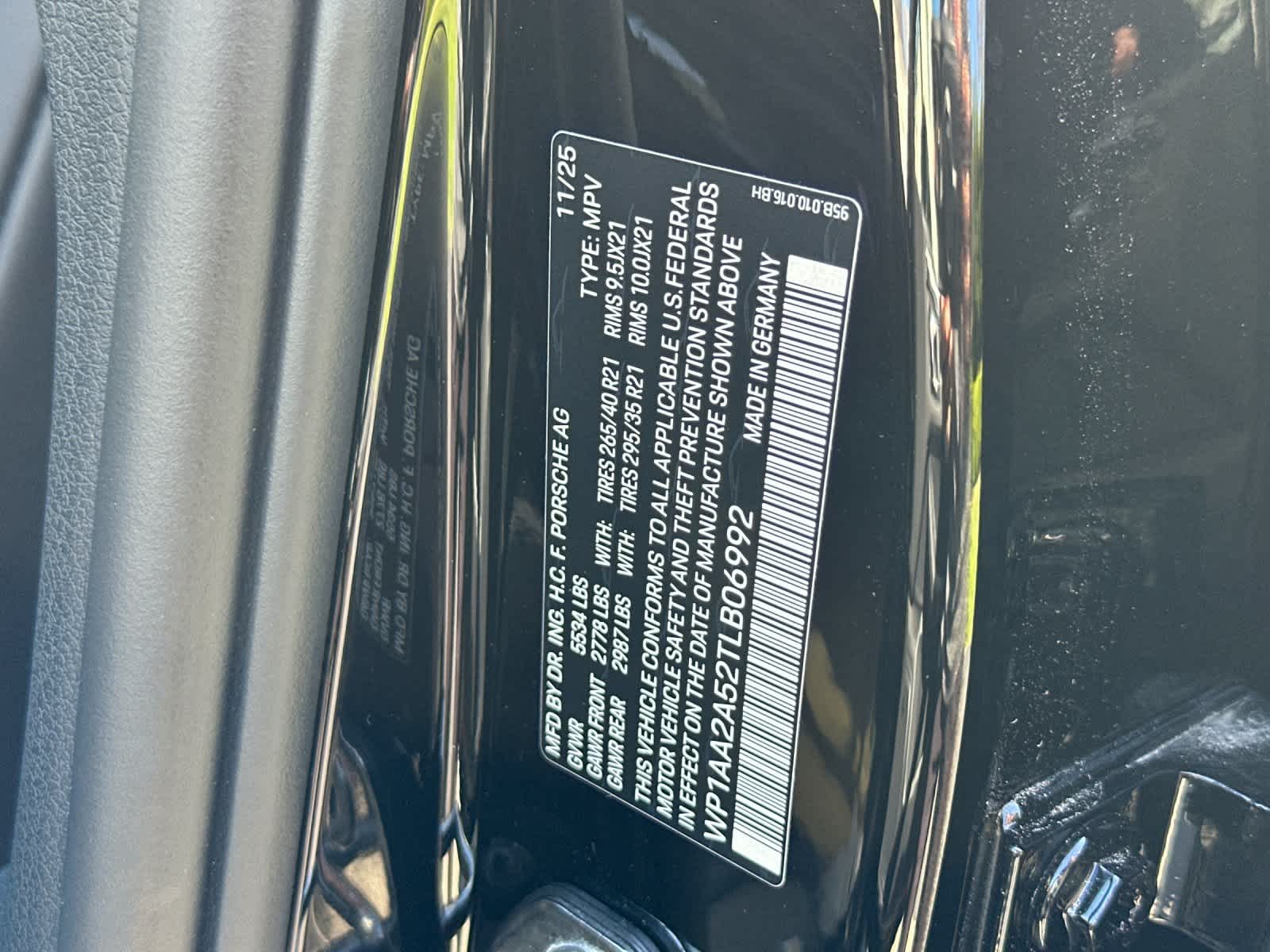 Thumbnail: 2026 Porsche Macan - 33