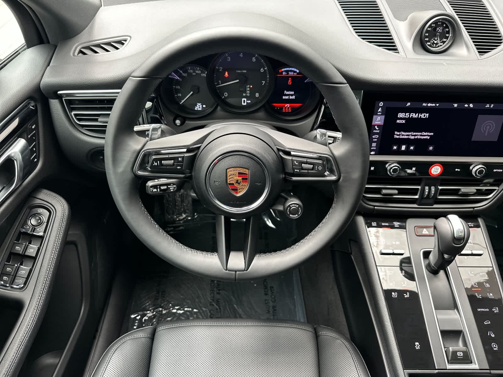 Thumbnail: 2026 Porsche Macan - 15