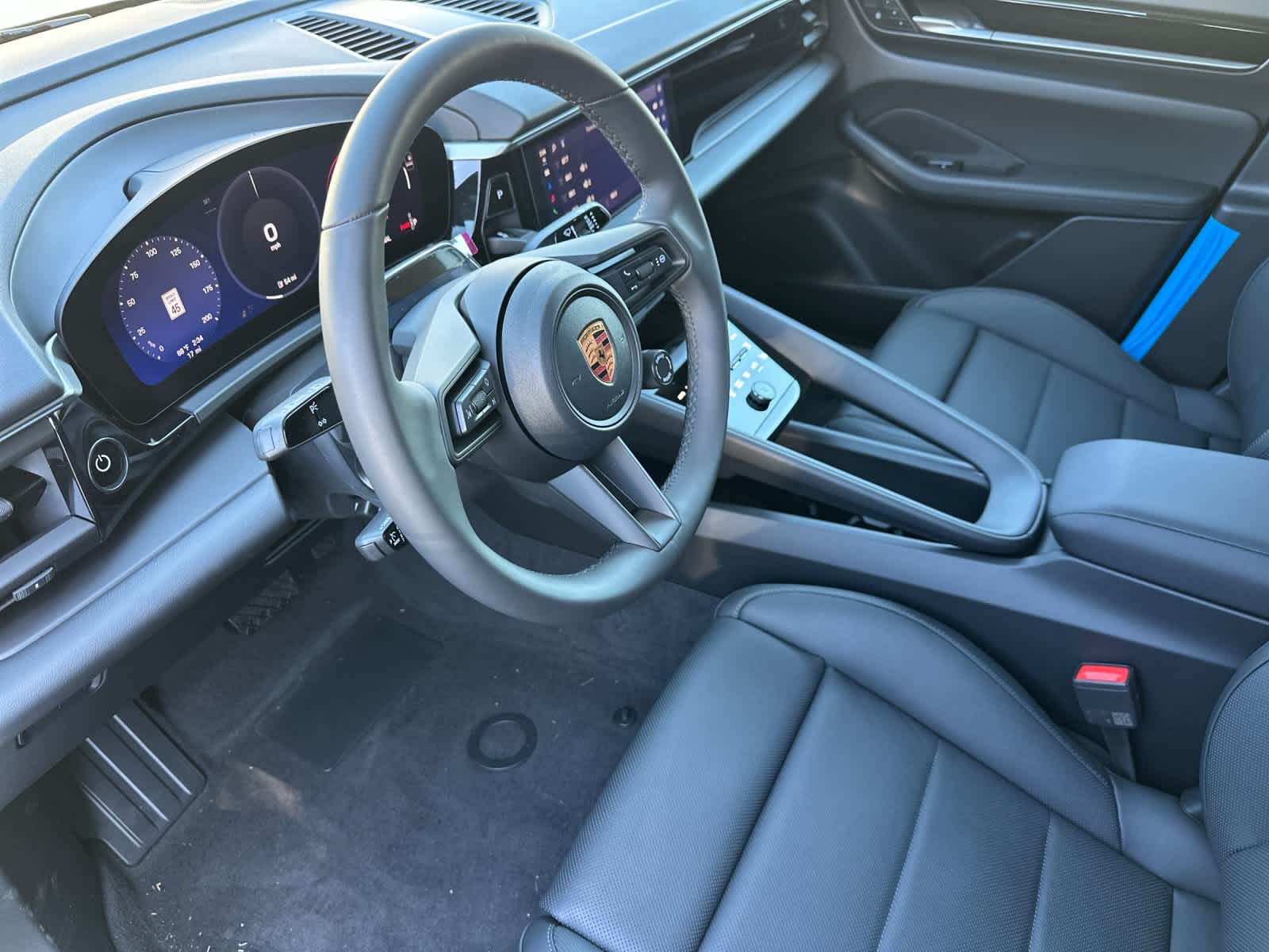 Thumbnail: 2026 Porsche Macan - 4