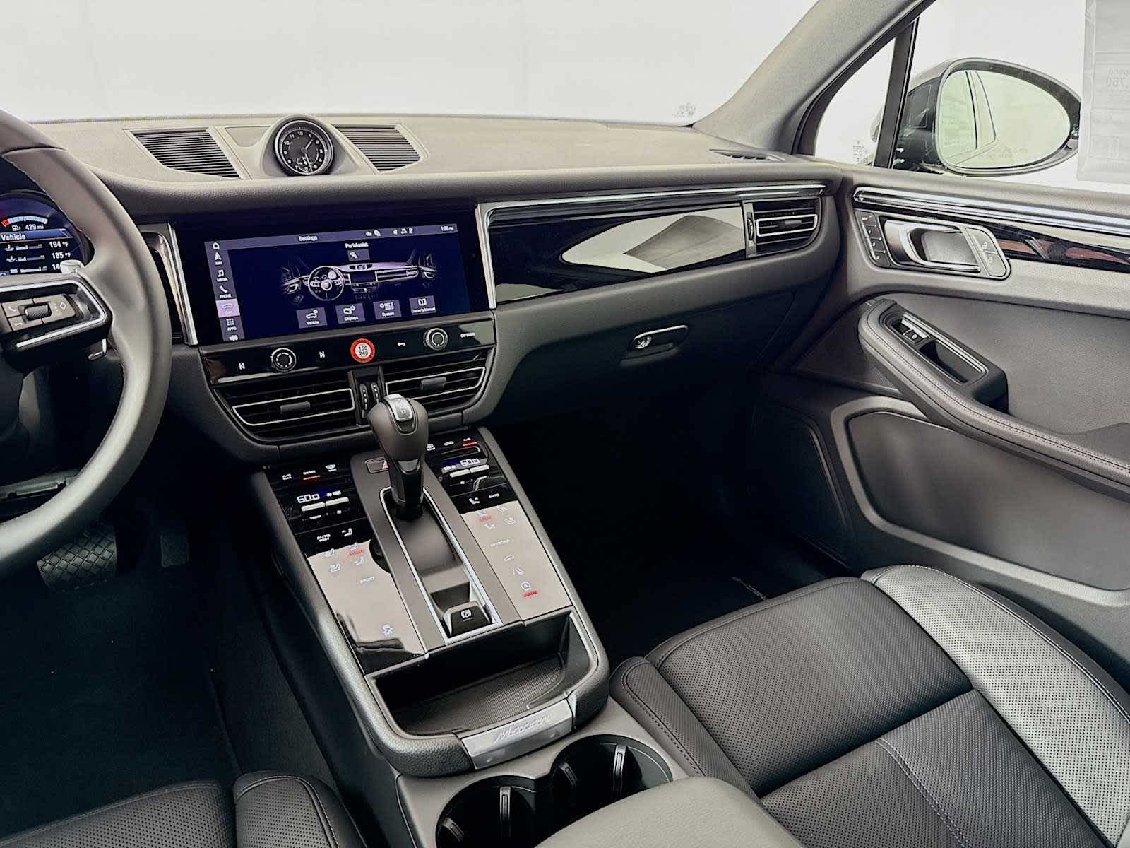 Thumbnail: 2025 Porsche Macan - 19