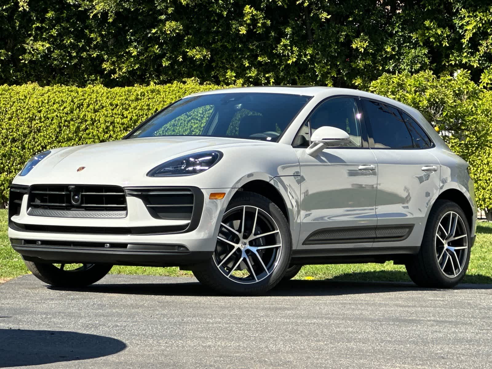 Thumbnail: 2026 Porsche Macan - 1