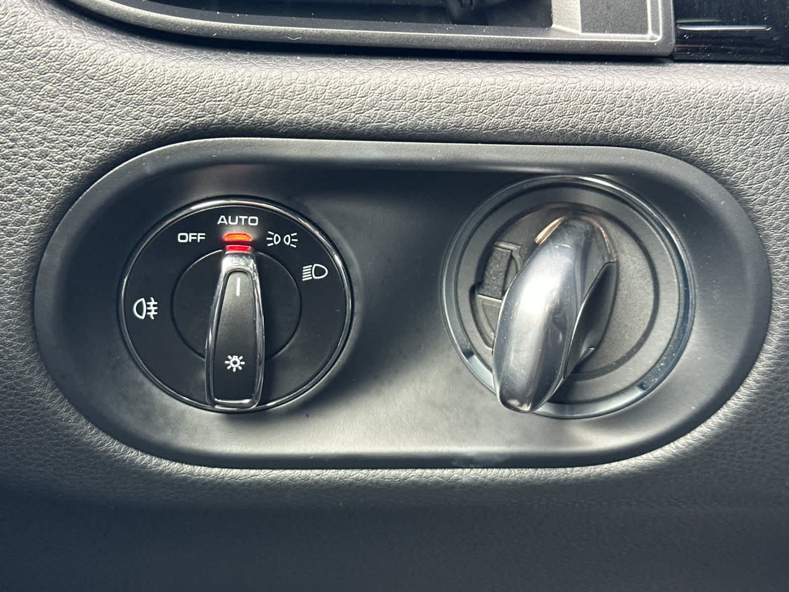 Thumbnail: 2025 Porsche Macan - 30