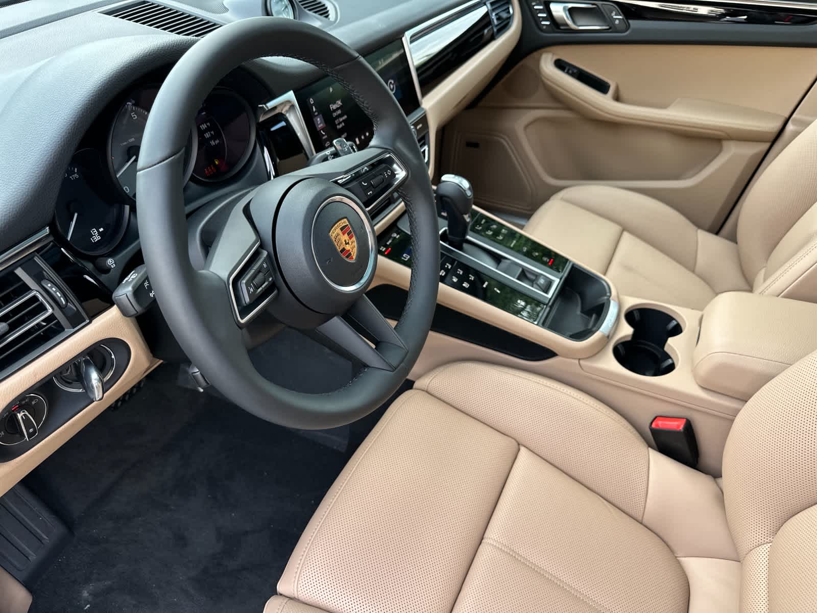 Thumbnail: 2026 Porsche Macan - 4