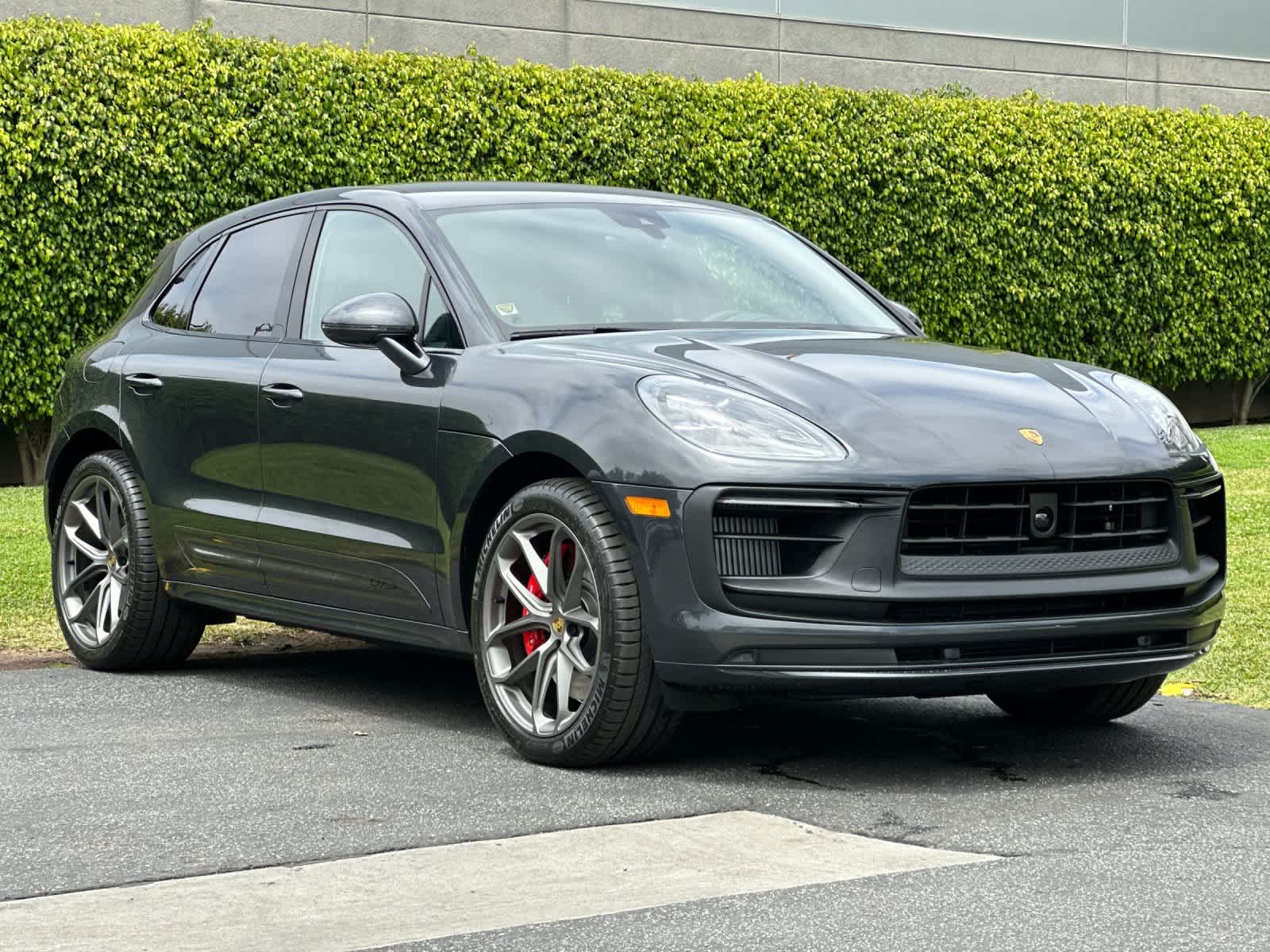 Thumbnail: 2026 Porsche Macan - 10