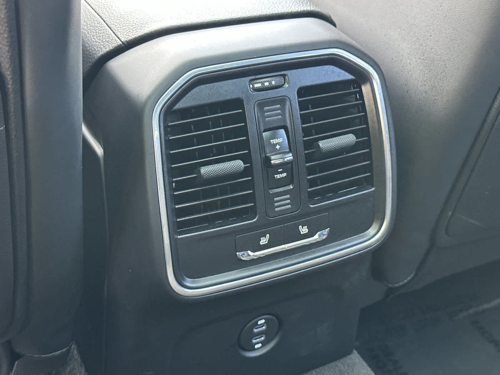 Thumbnail: 2025 Porsche Macan - 14