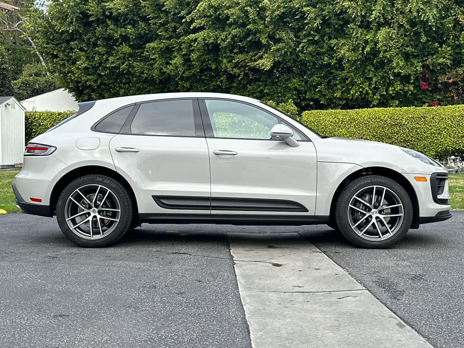 Thumbnail: 2025 Porsche Macan - 9