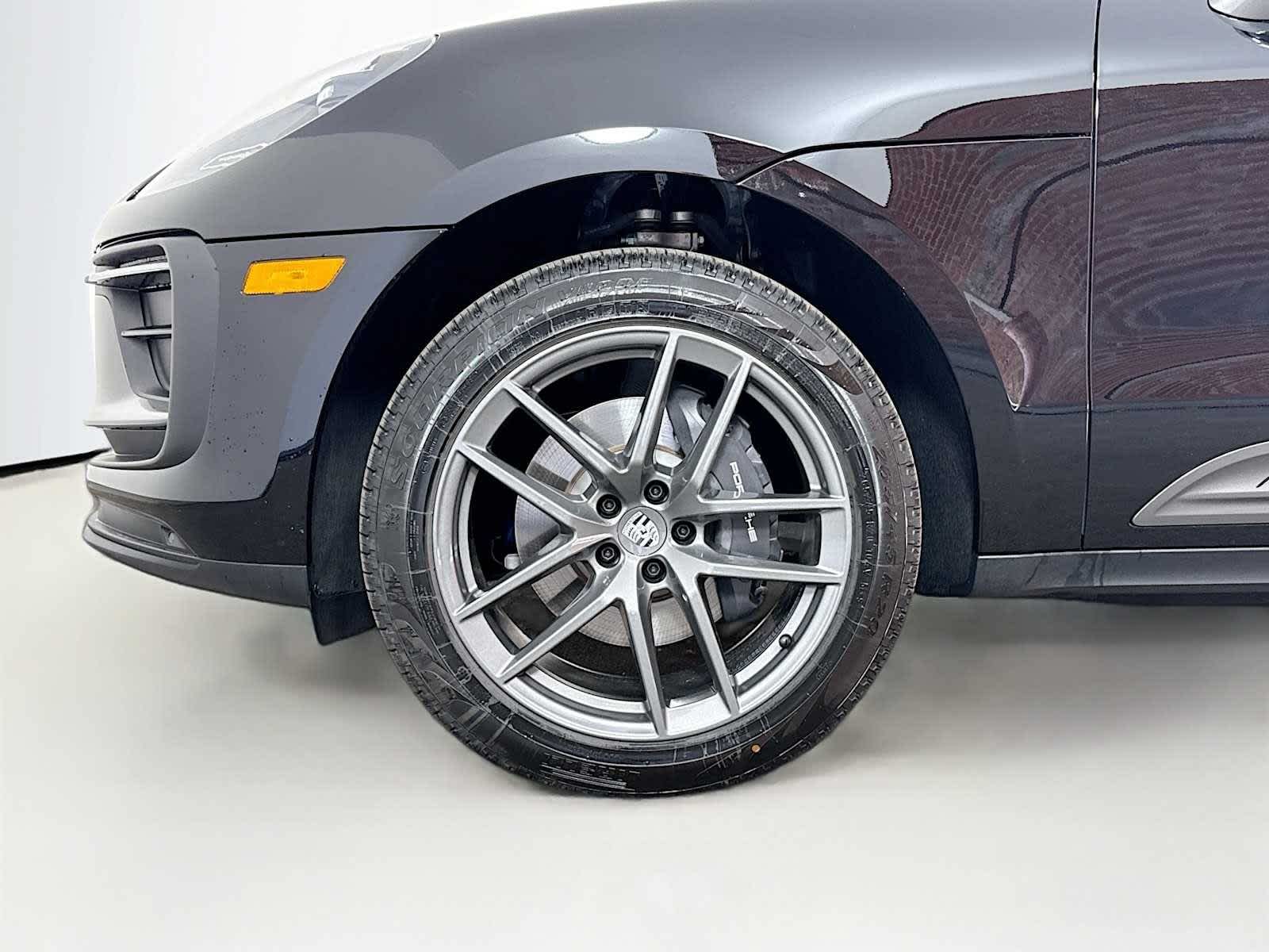 Thumbnail: 2025 Porsche Macan - 24