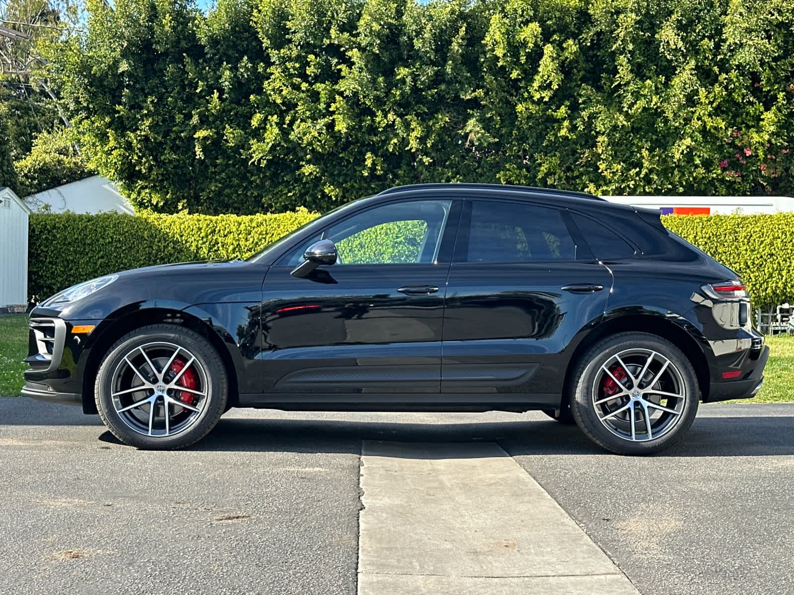 Thumbnail: 2026 Porsche Macan - 2