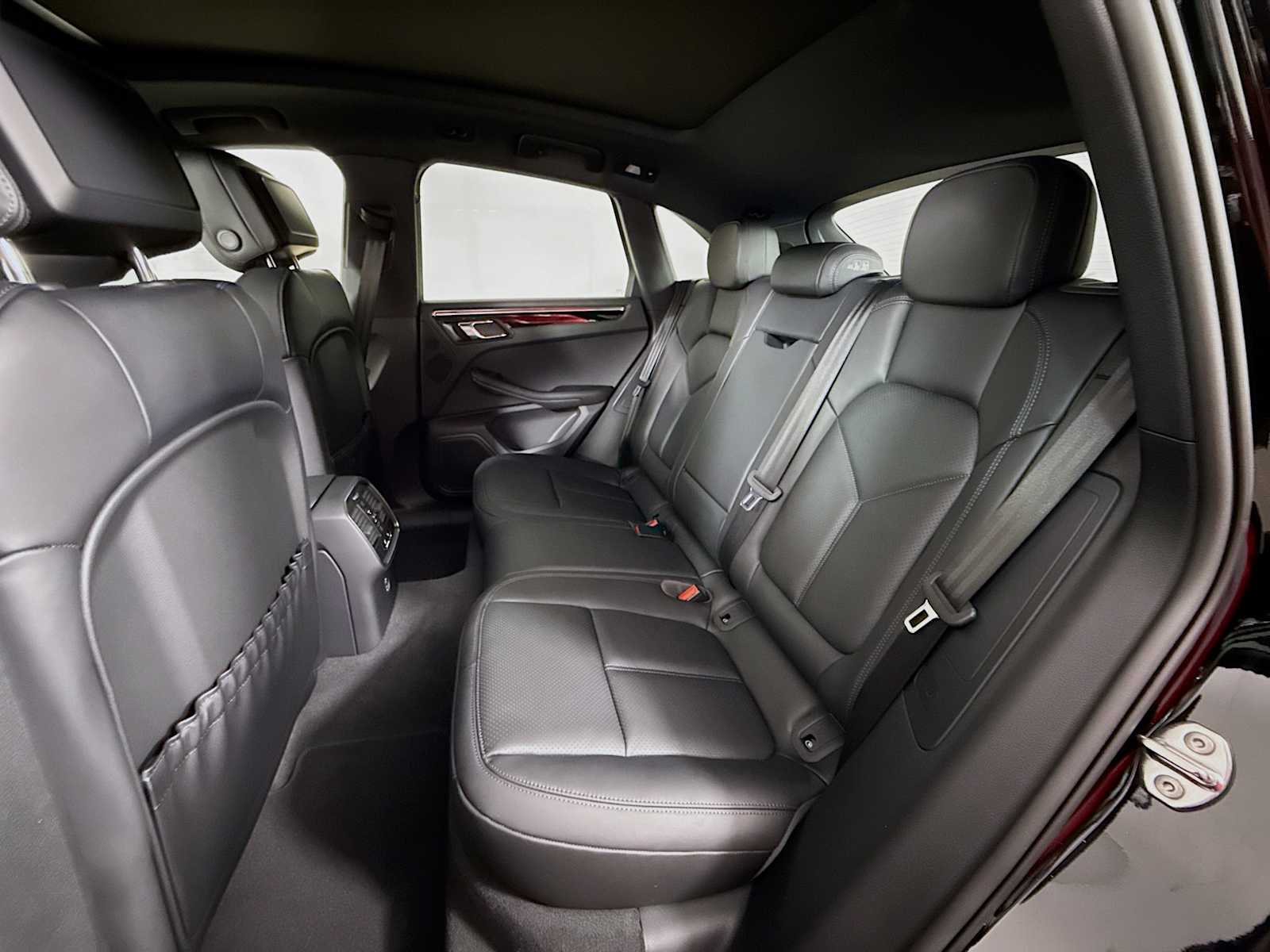 Thumbnail: 2025 Porsche Macan - 17