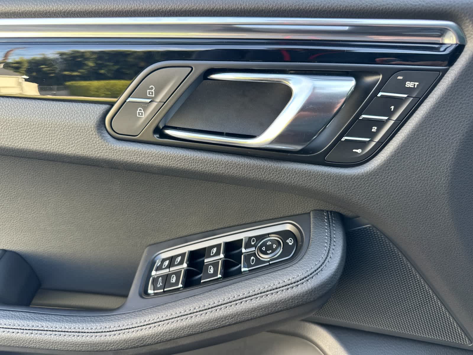 Thumbnail: 2026 Porsche Macan - 12