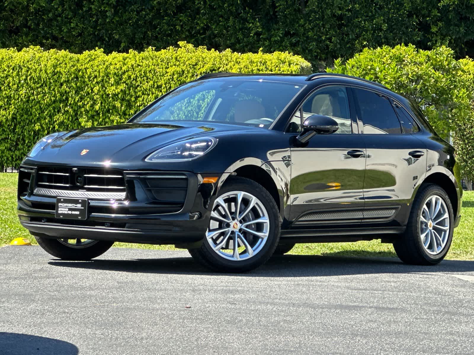 Thumbnail: 2025 Porsche Macan - 1