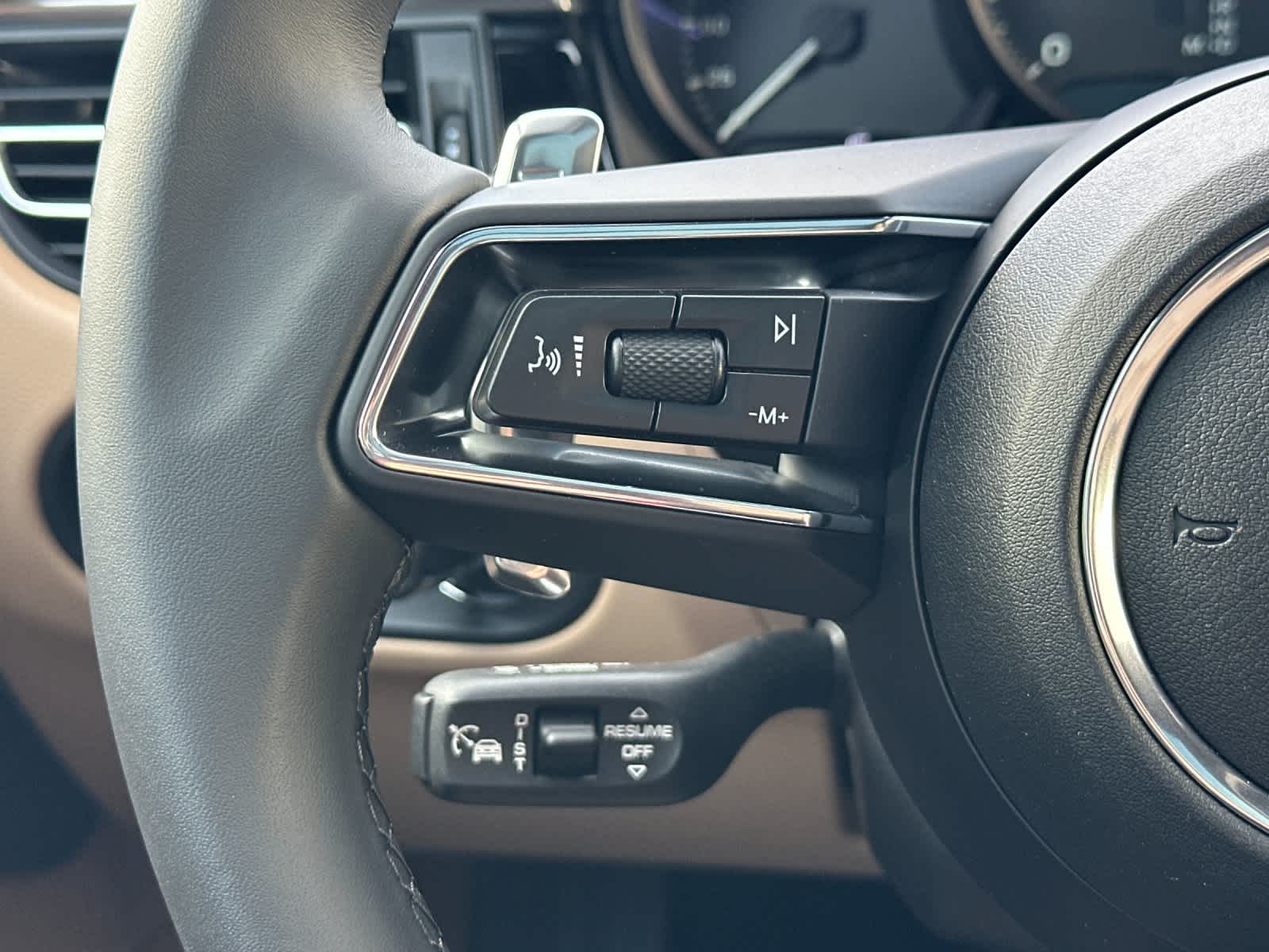 Thumbnail: 2026 Porsche Macan - 26