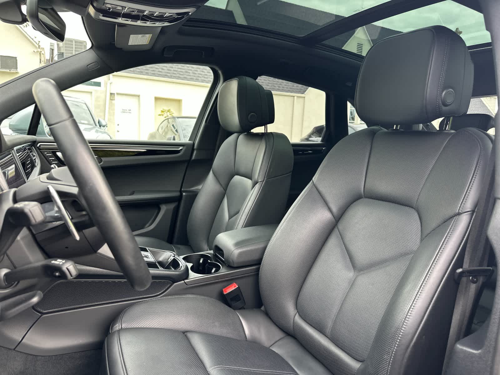 Thumbnail: 2023 Porsche Macan - 6