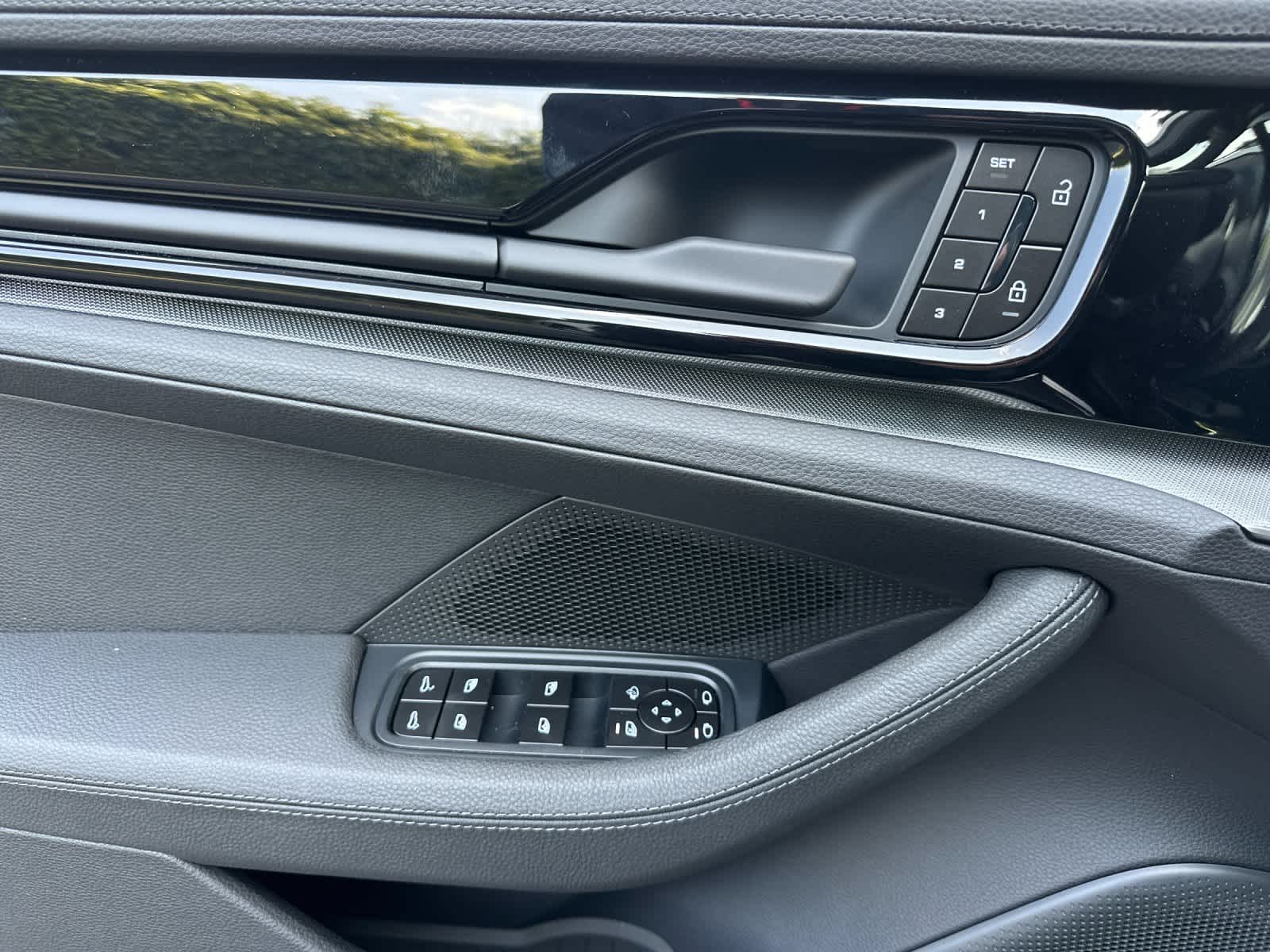 Thumbnail: 2026 Porsche Panamera - 12