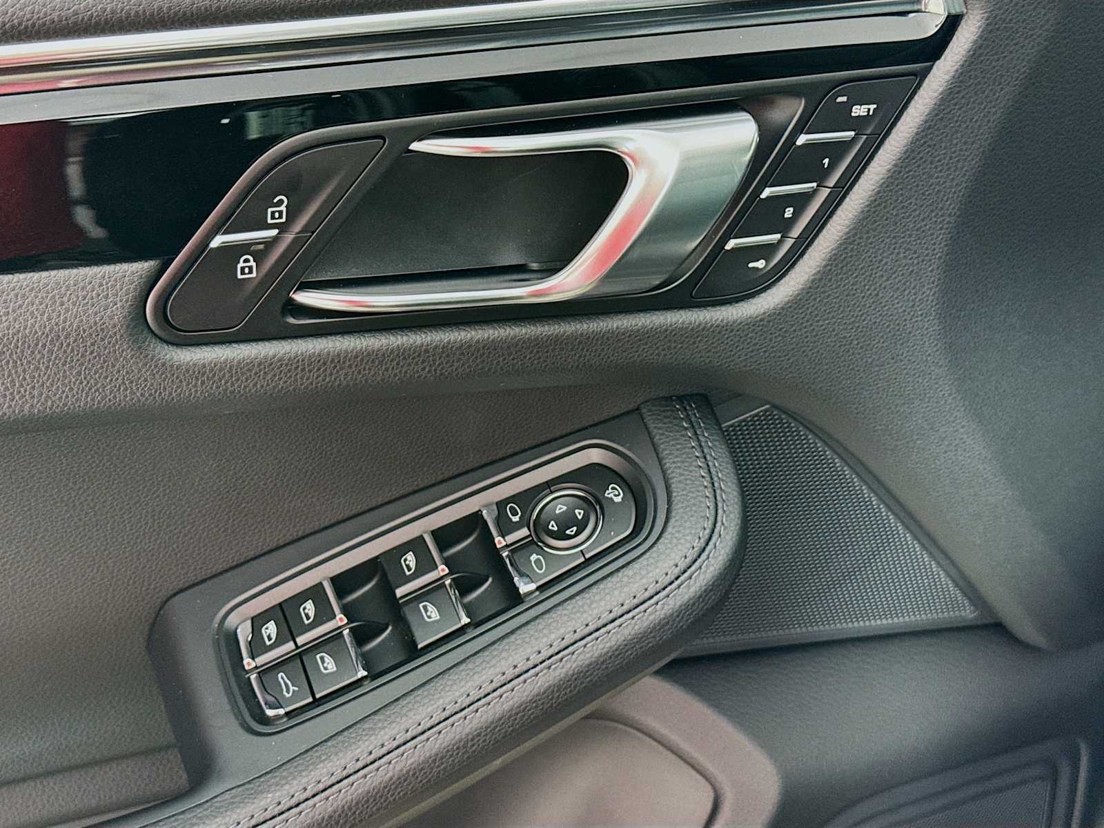 Thumbnail: 2026 Porsche Macan - 14