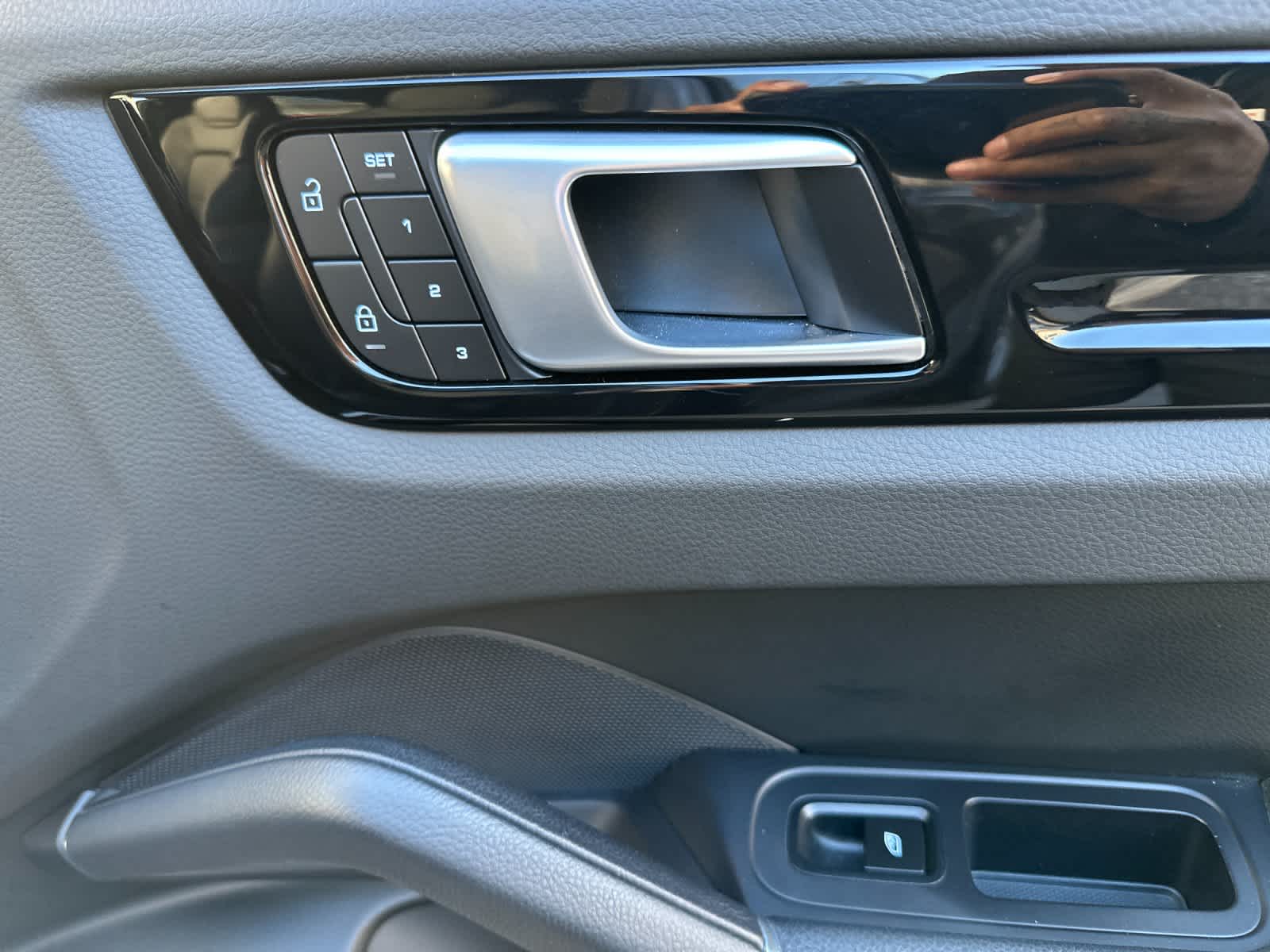 Thumbnail: 2022 Porsche Cayenne - 38