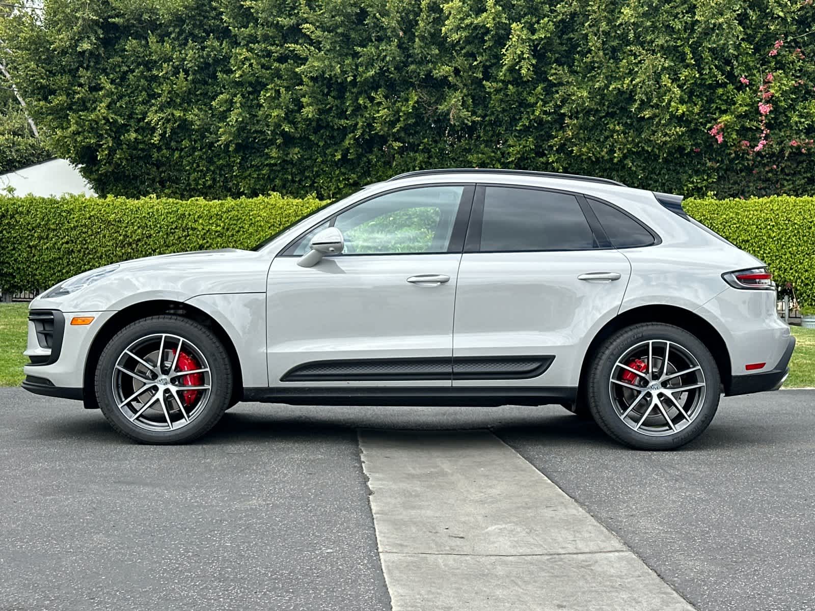 Thumbnail: 2026 Porsche Macan - 2