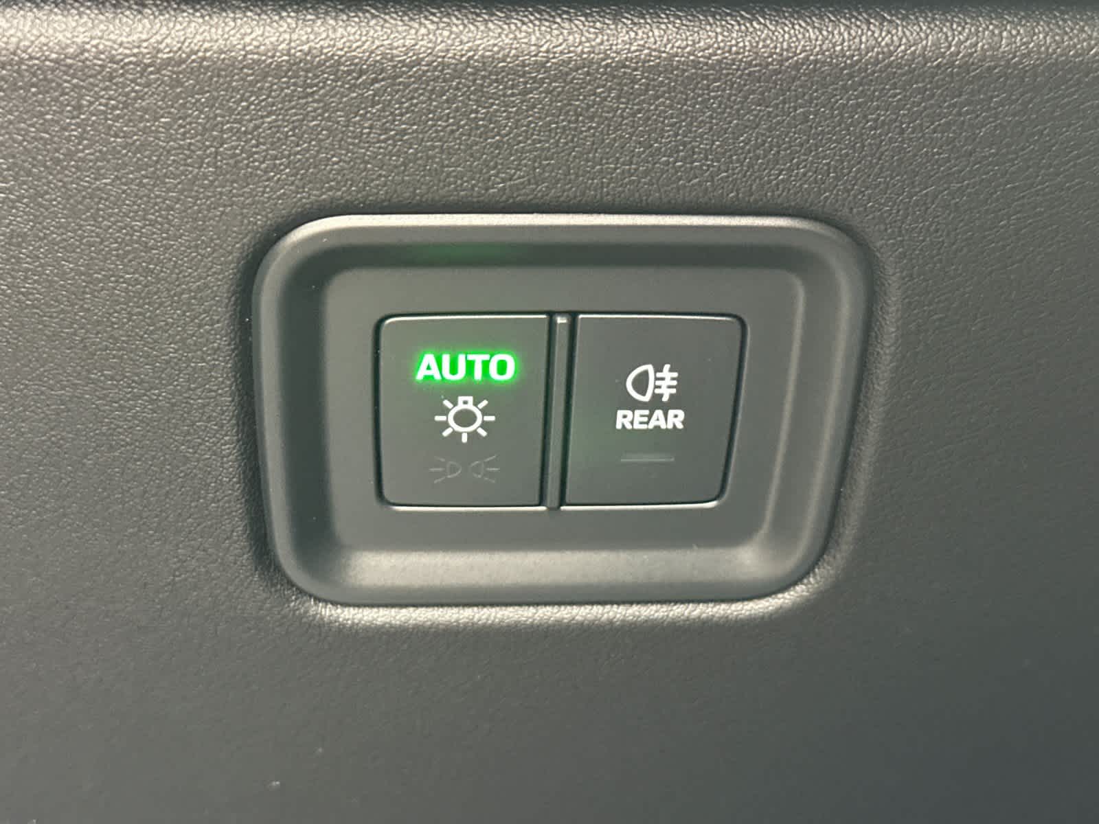 Thumbnail: 2026 Porsche Macan - 30