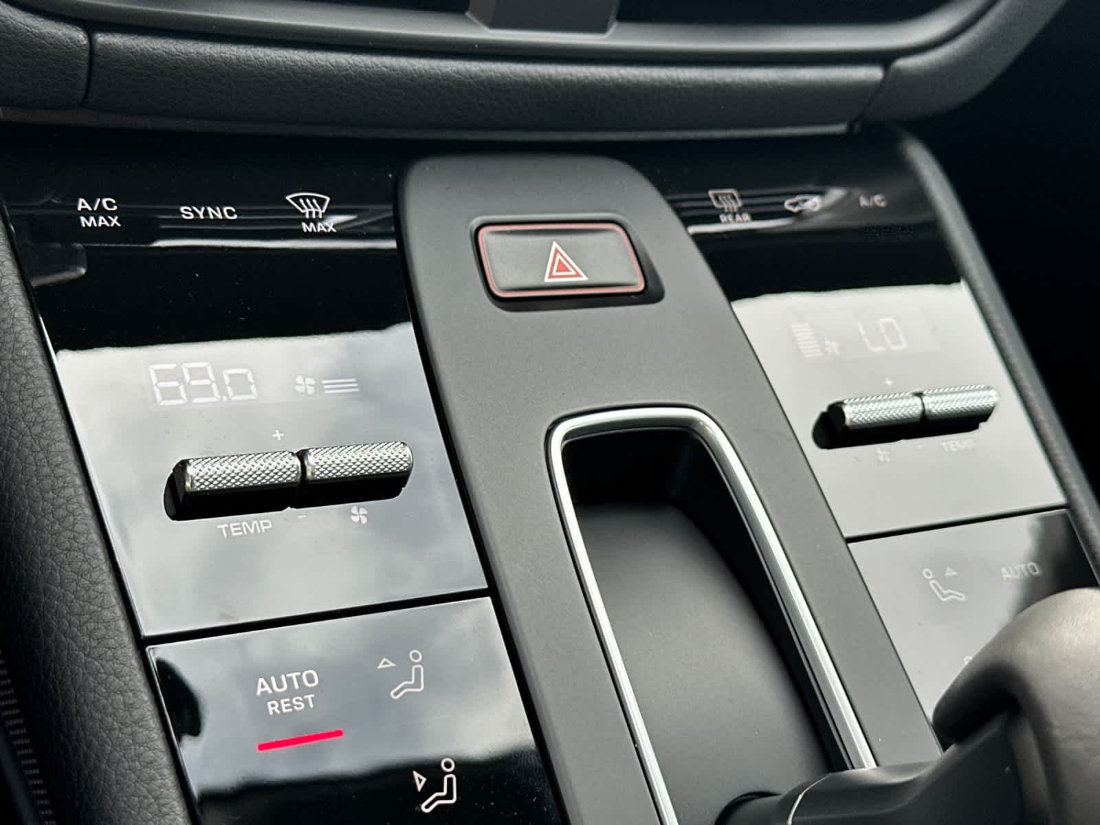 Thumbnail: 2026 Porsche Macan - 24