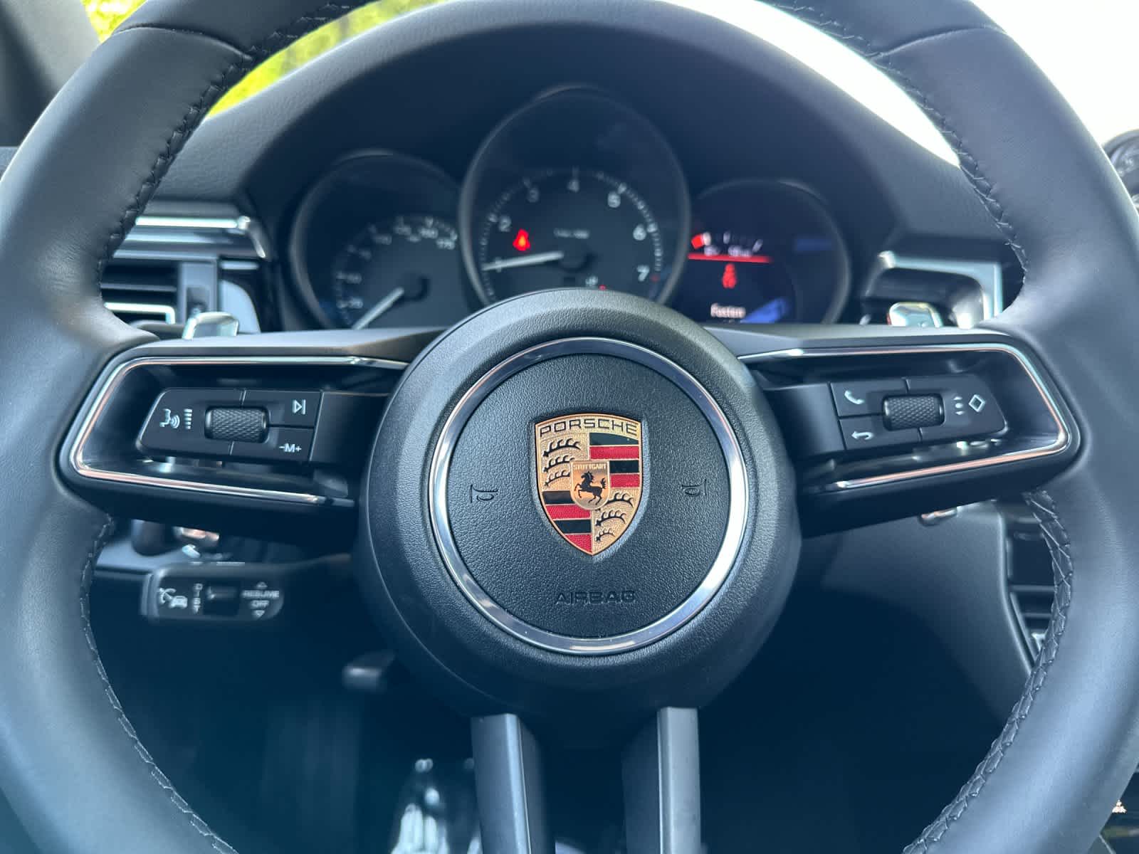 Thumbnail: 2025 Porsche Macan - 25