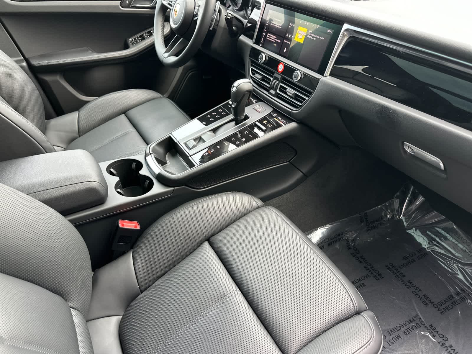 Thumbnail: 2026 Porsche Macan - 17