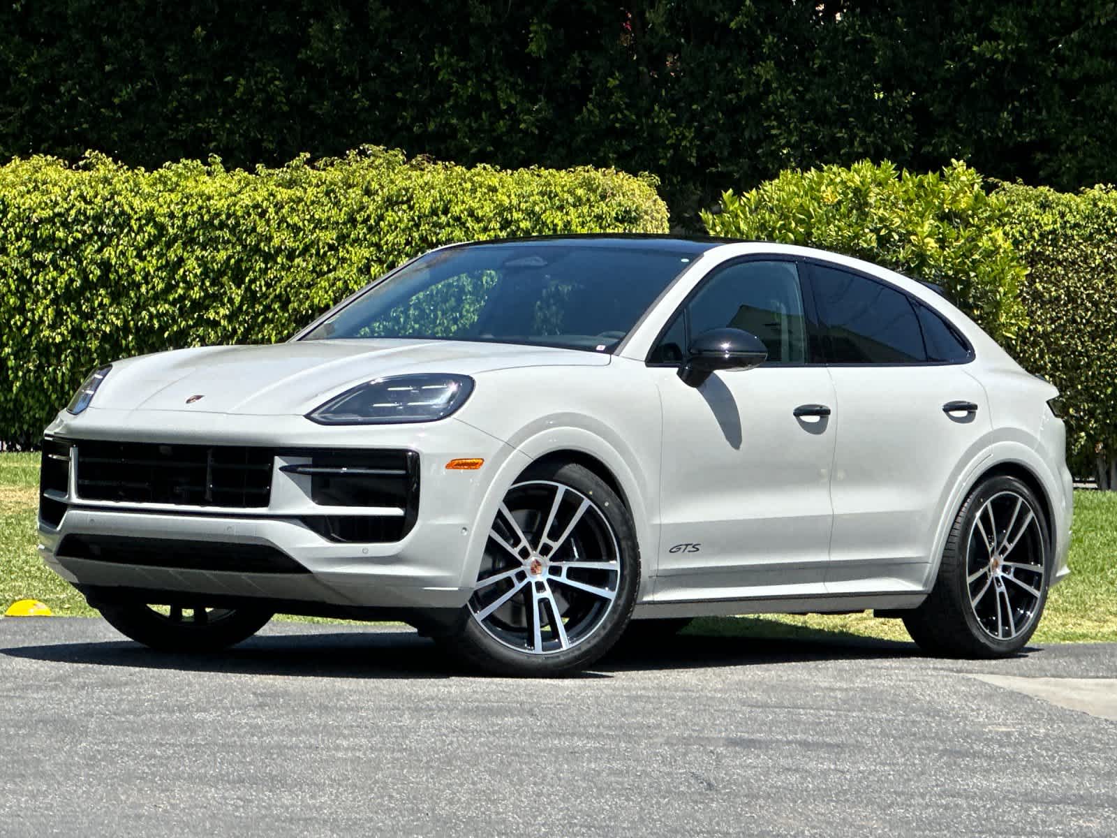 Thumbnail: 2026 Porsche Cayenne - 1