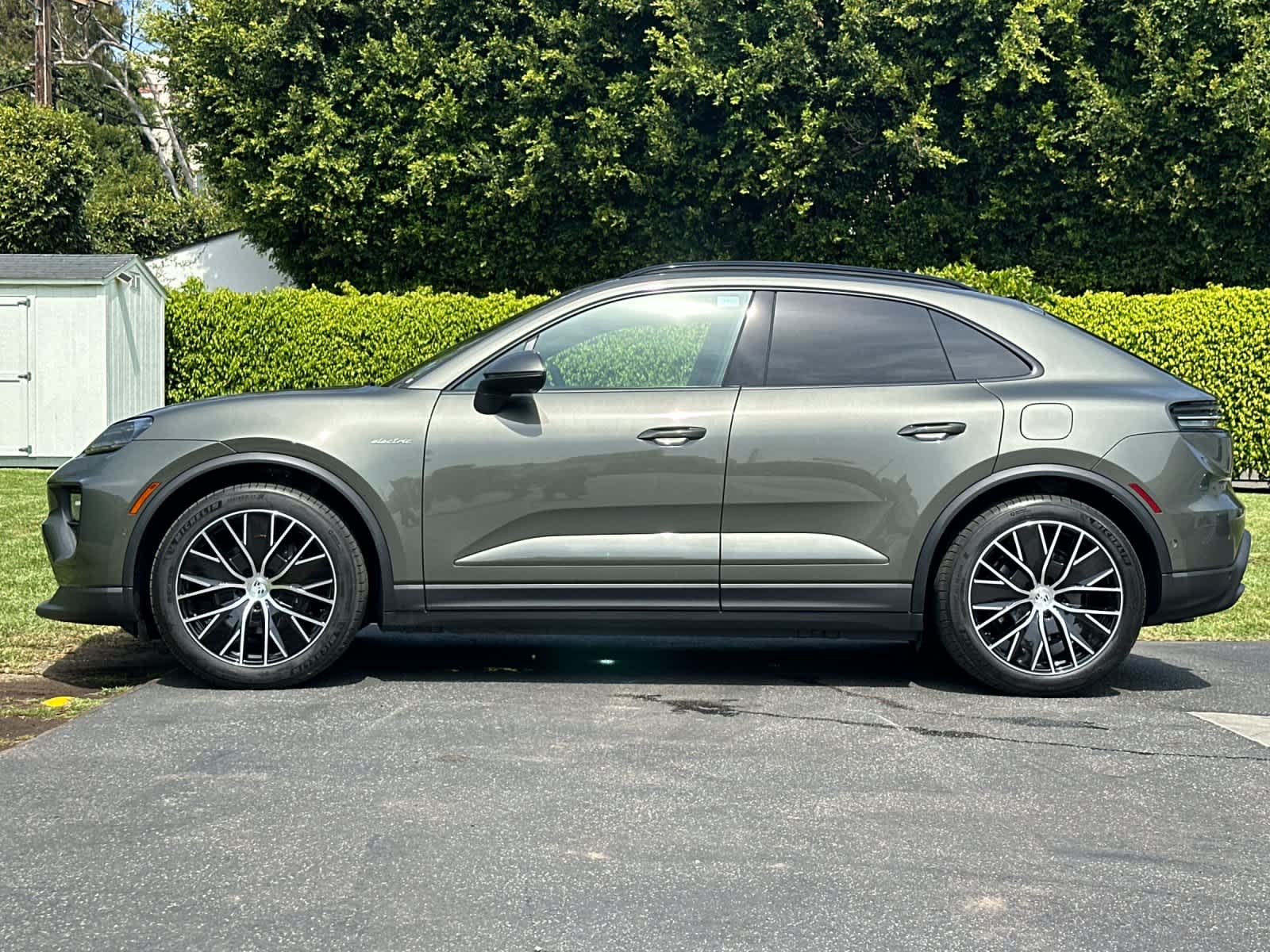 Thumbnail: 2026 Porsche Macan - 2