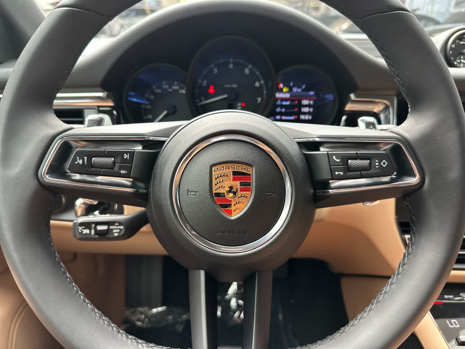 Thumbnail: 2026 Porsche Macan - 26